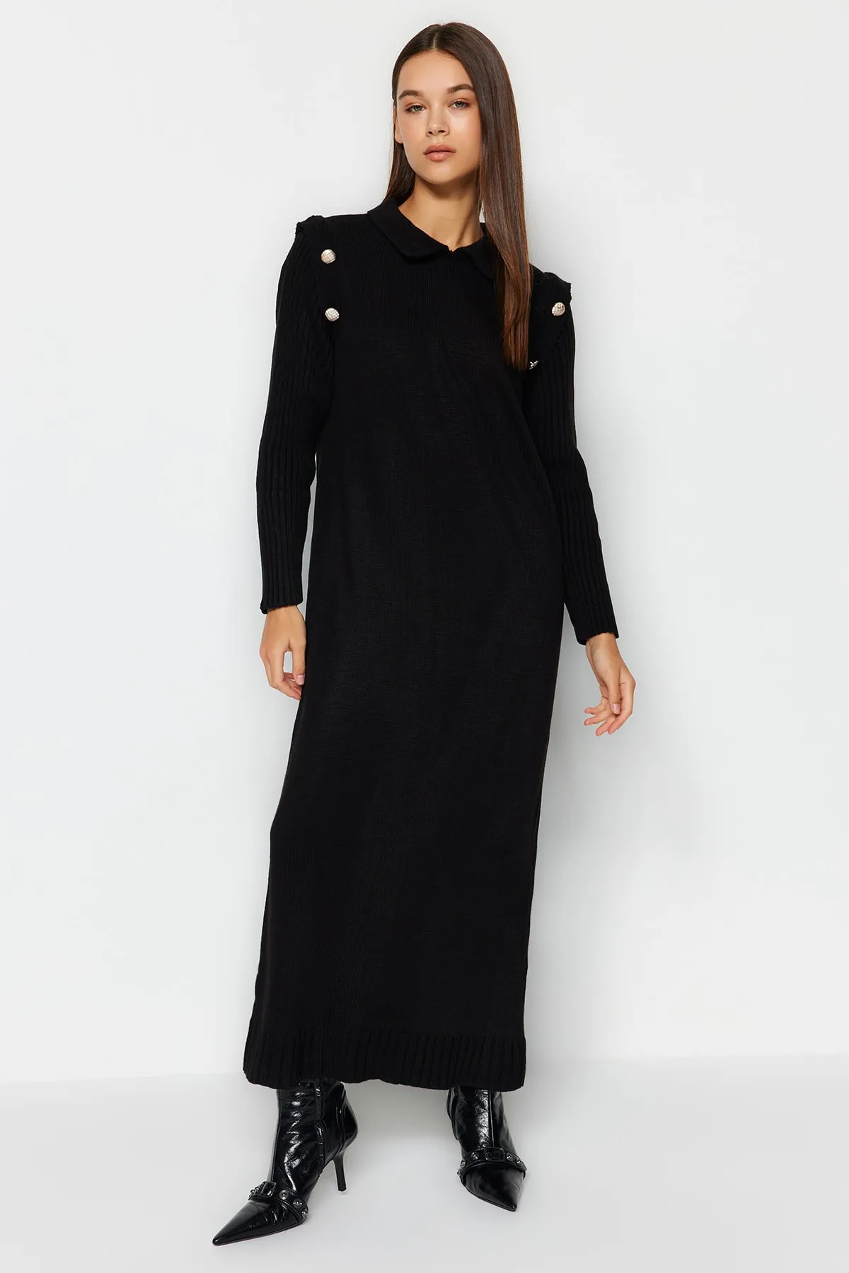 Trendyol Modest  Schwarzes, langärmliges Strickkleid mit normalem Schnitt TCTAW24EB00031