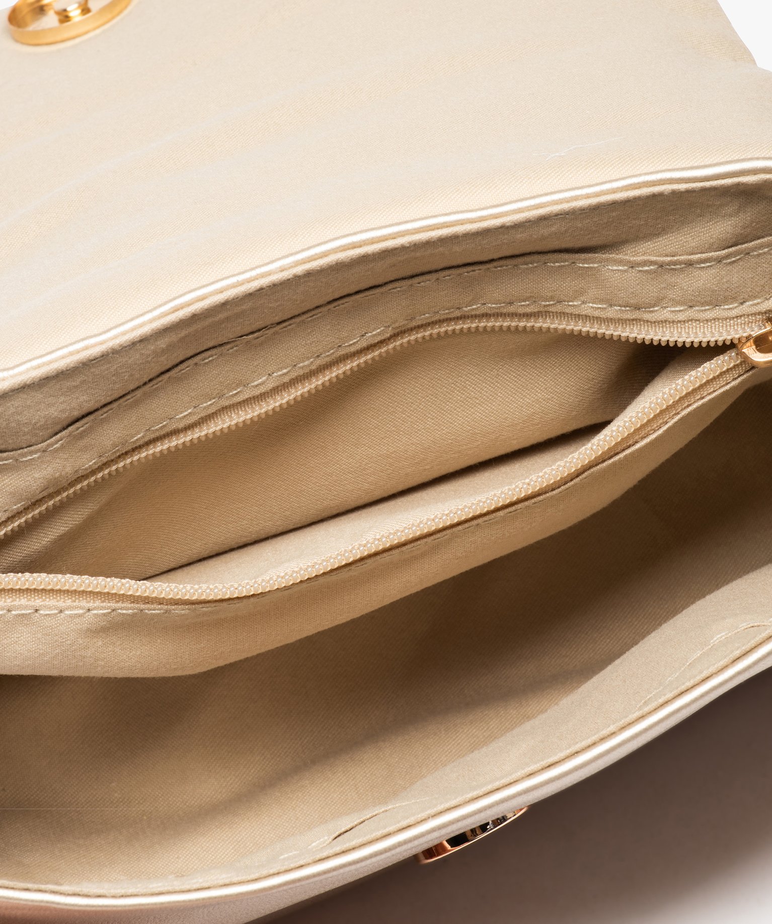 Sac à main bijou avec anse dorée et rabat drapé or | GEMO