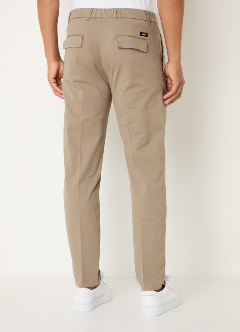 Calvin Klein sašaurinātas piegriezuma chino krekls ar sānu kabatām