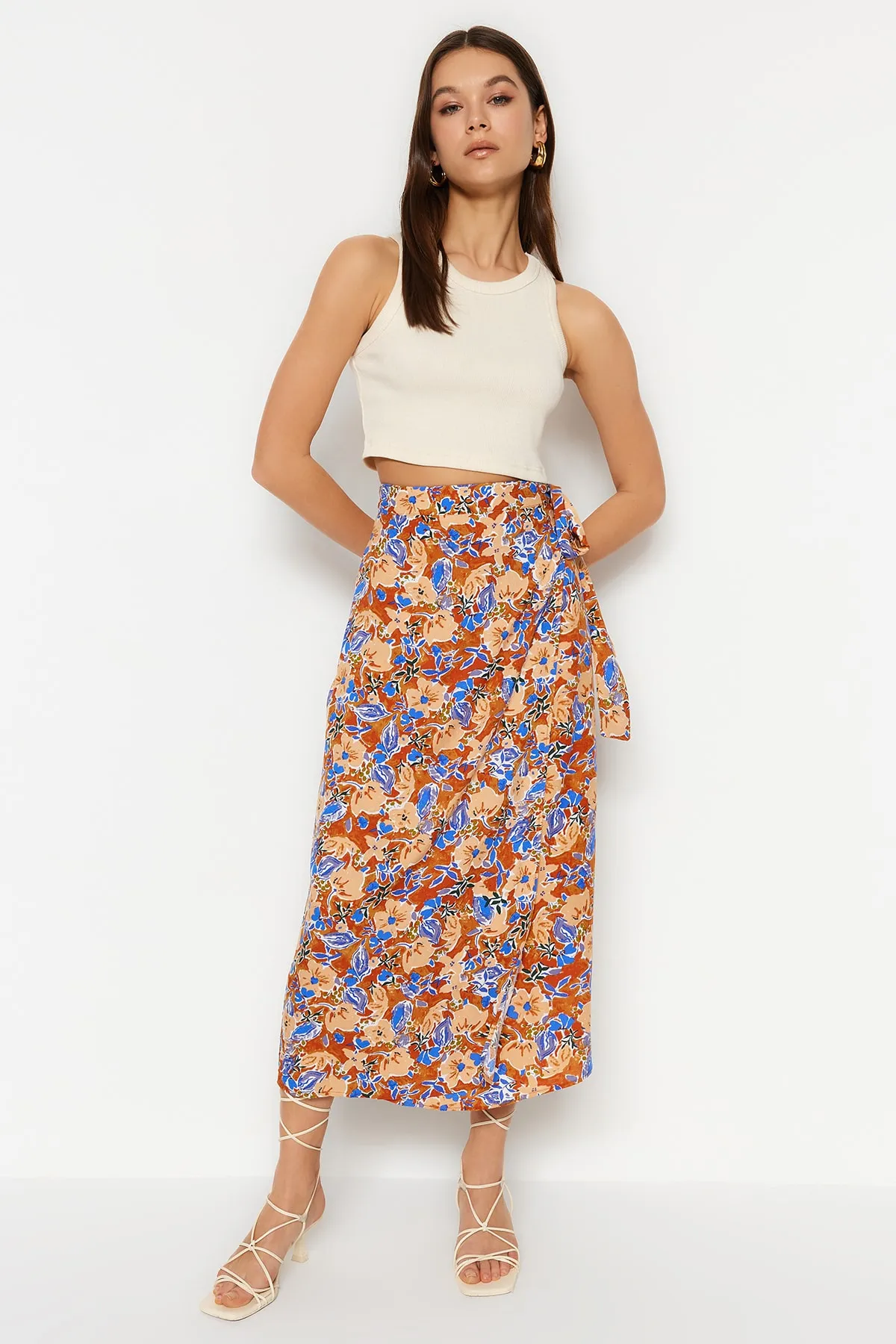 Trendyol Collection  Mehrfarbiger, floral gemusterter Midi-Webrock aus Viskosestoff TWOSS23ET00294