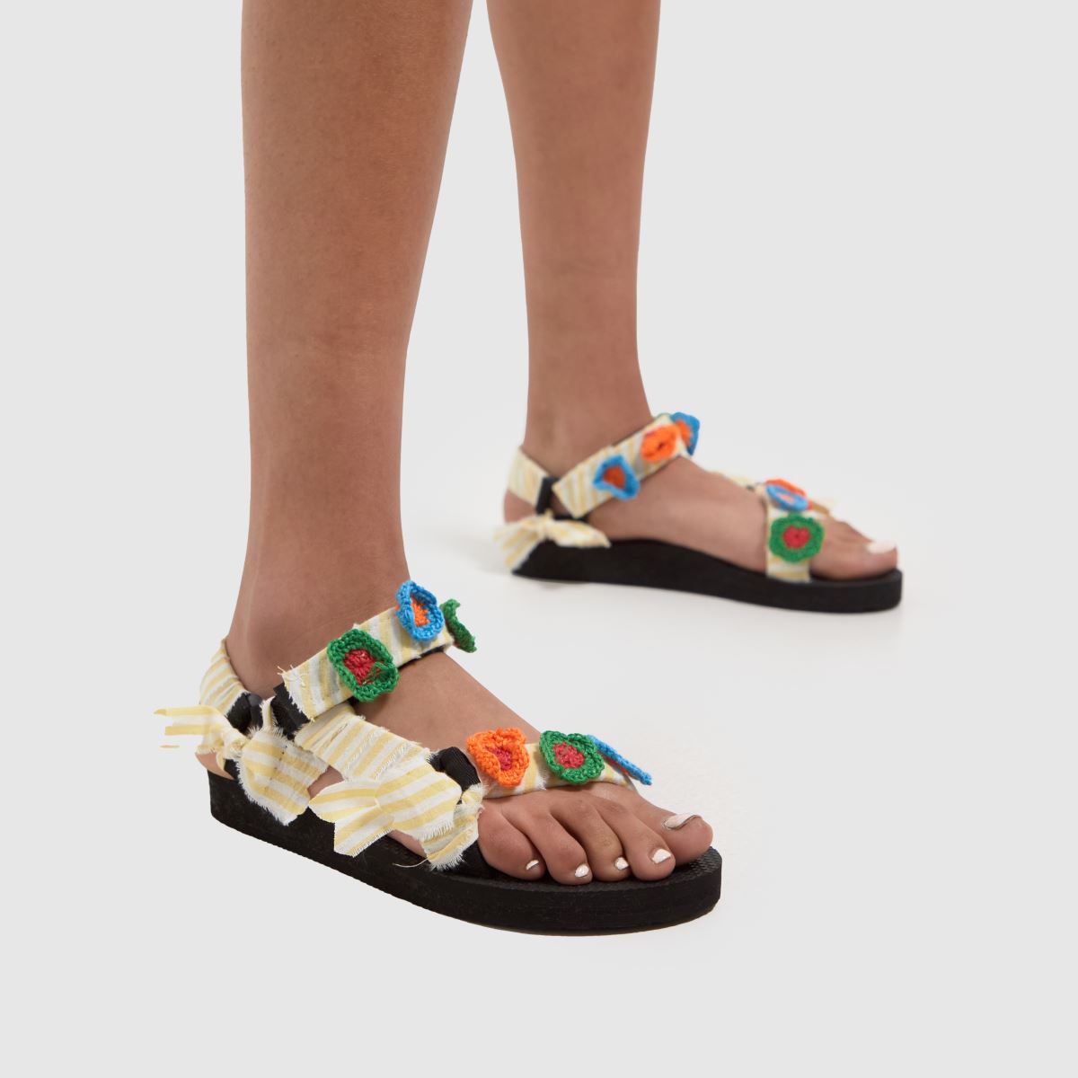 ARIZONA LOVE – Trekky – Gula, randig blommig sandaler