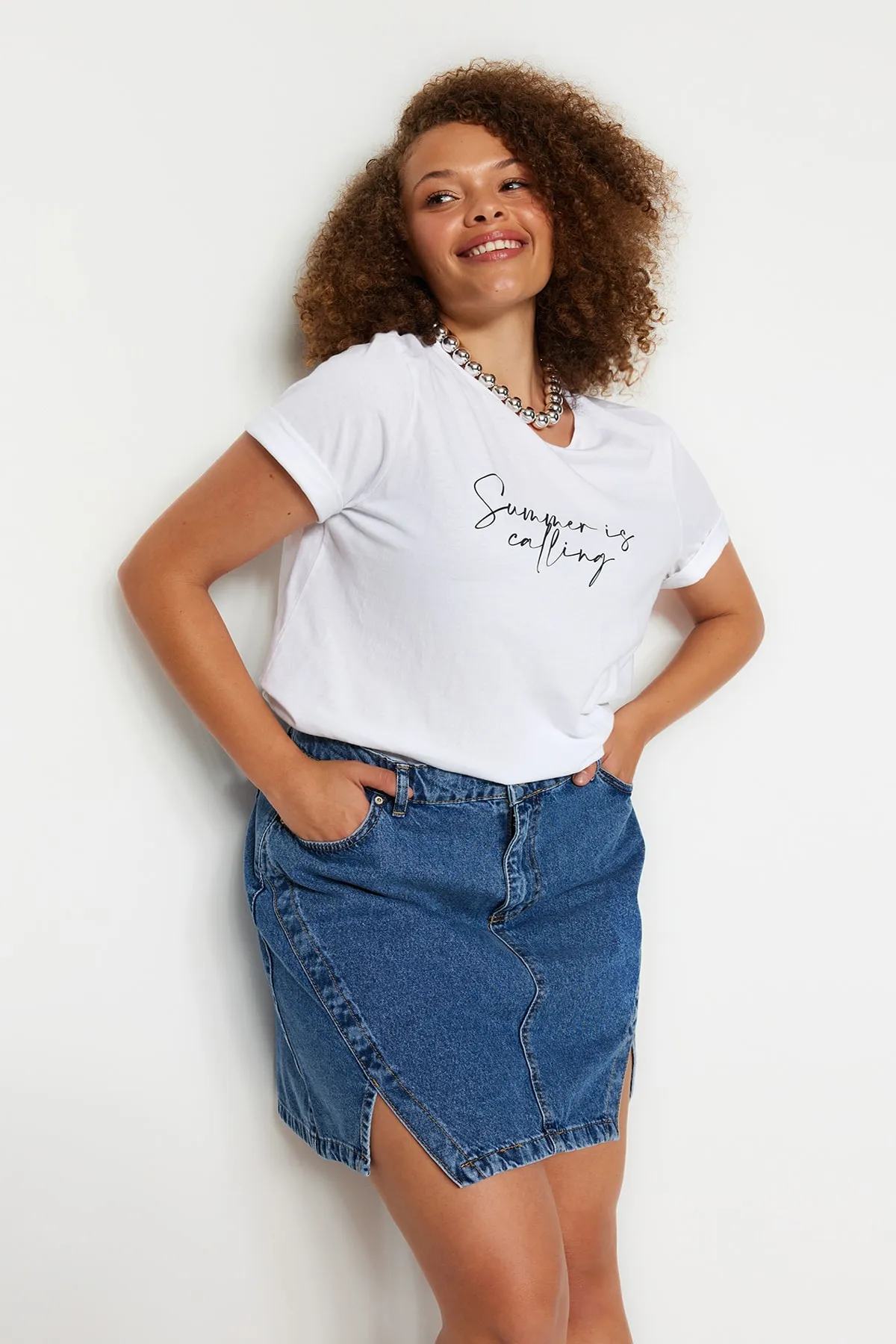 Trendyol Curve  Blauer Jeansrock mit Doppelschlitz TBBSS23AZ00056