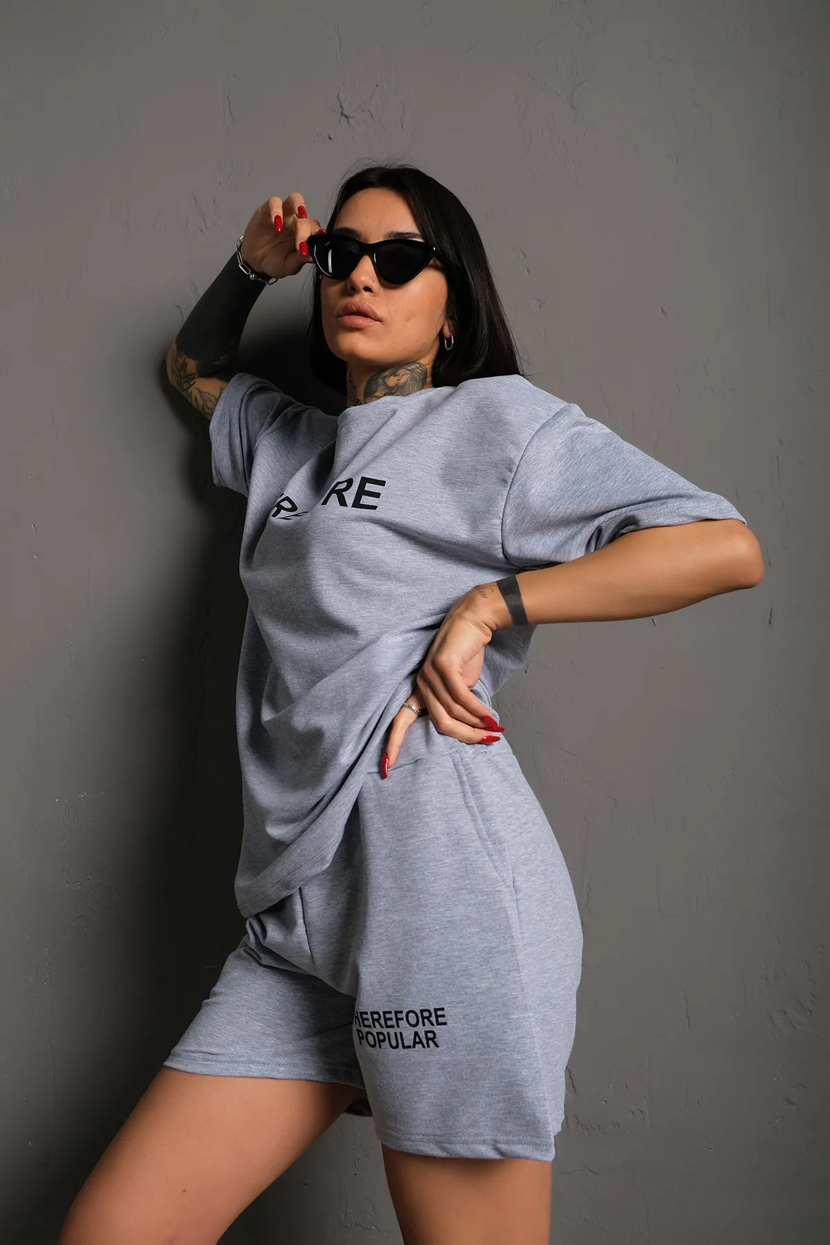 Know  Graues, bedrucktes Oversize-Shorts-Set für Damen