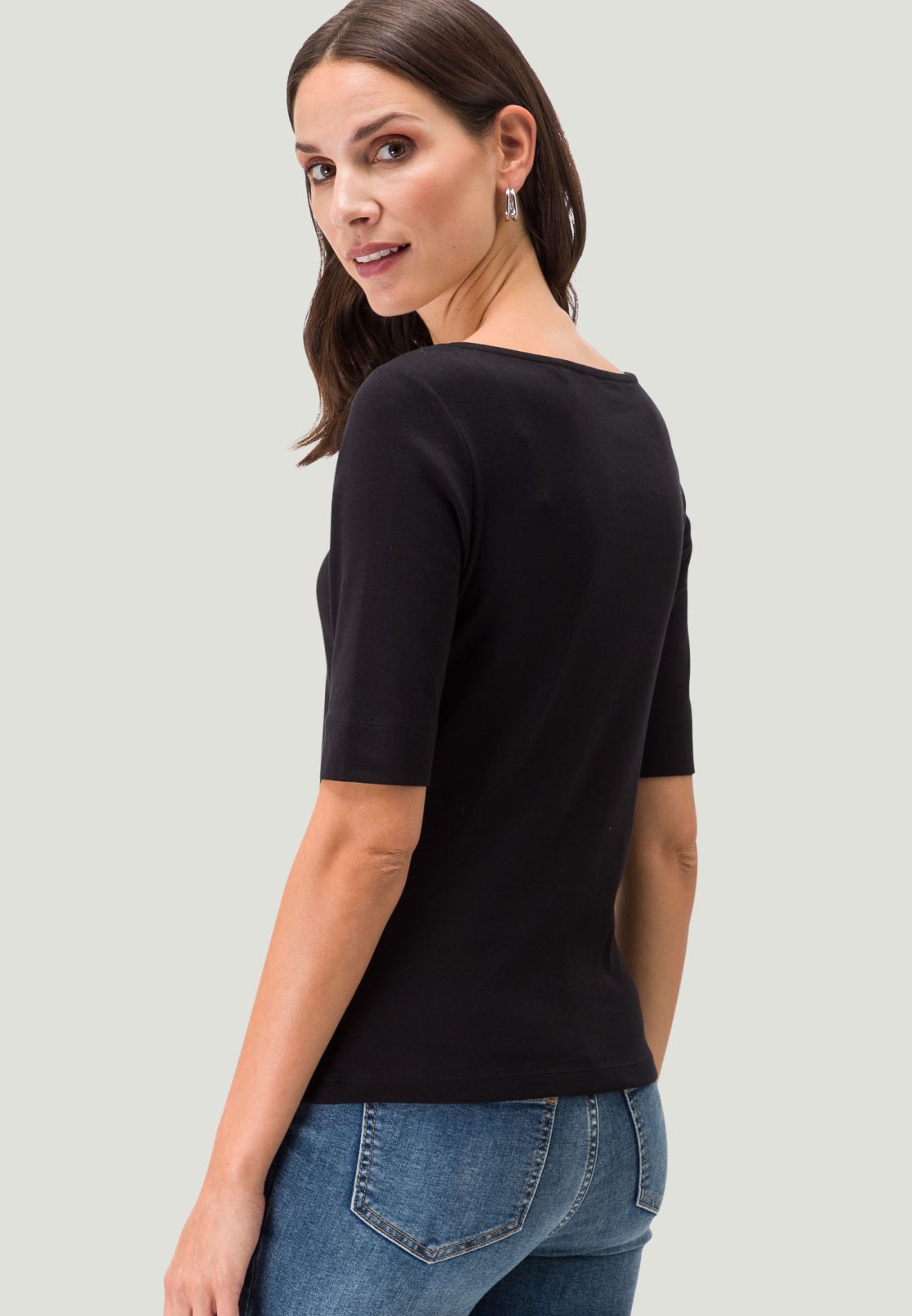 Shirt mit U-Boot Ausschnitt