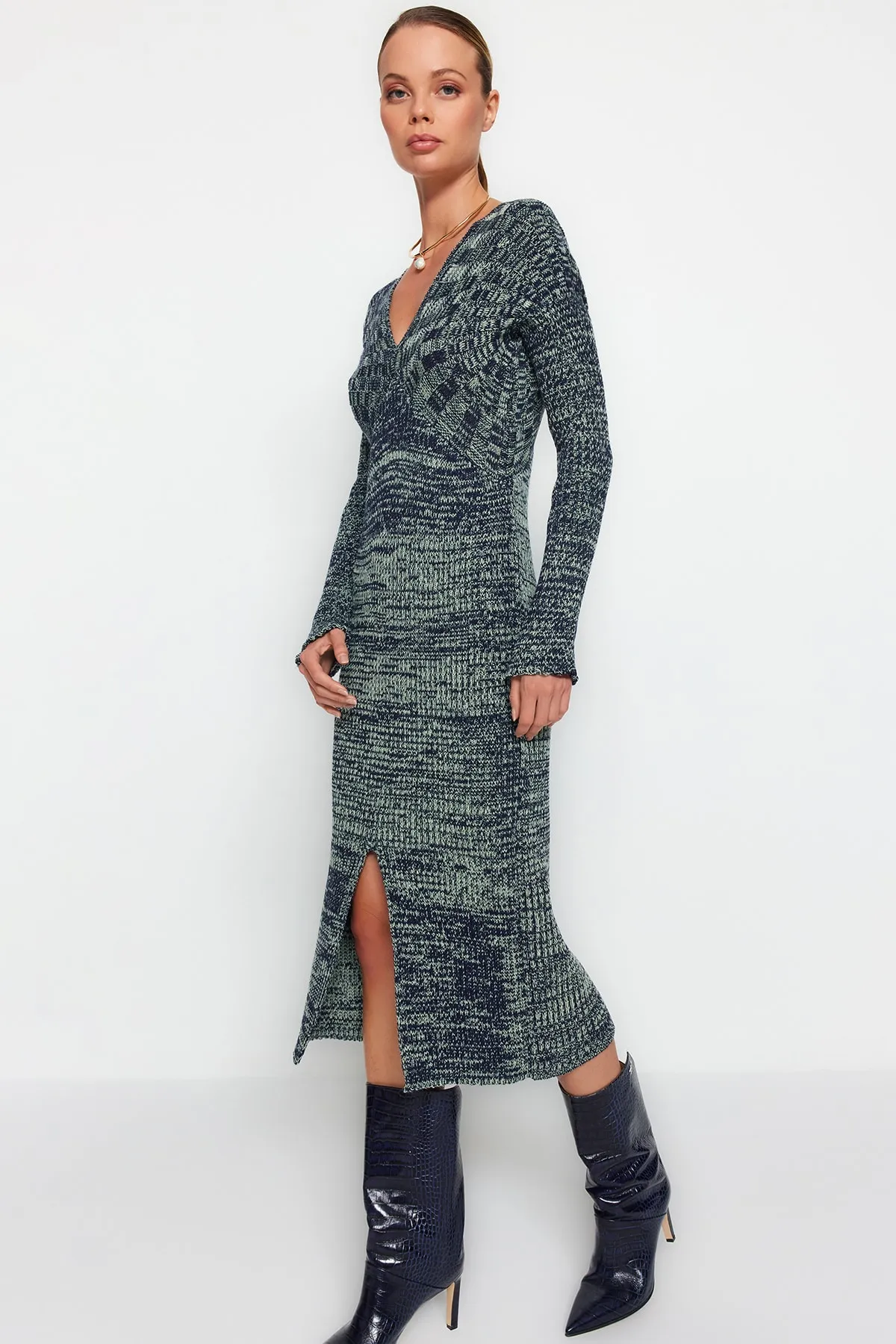 Trendyol Collection  Grünes Midi-Strickkleid mit Farbverlauf TWOAW24EL00016