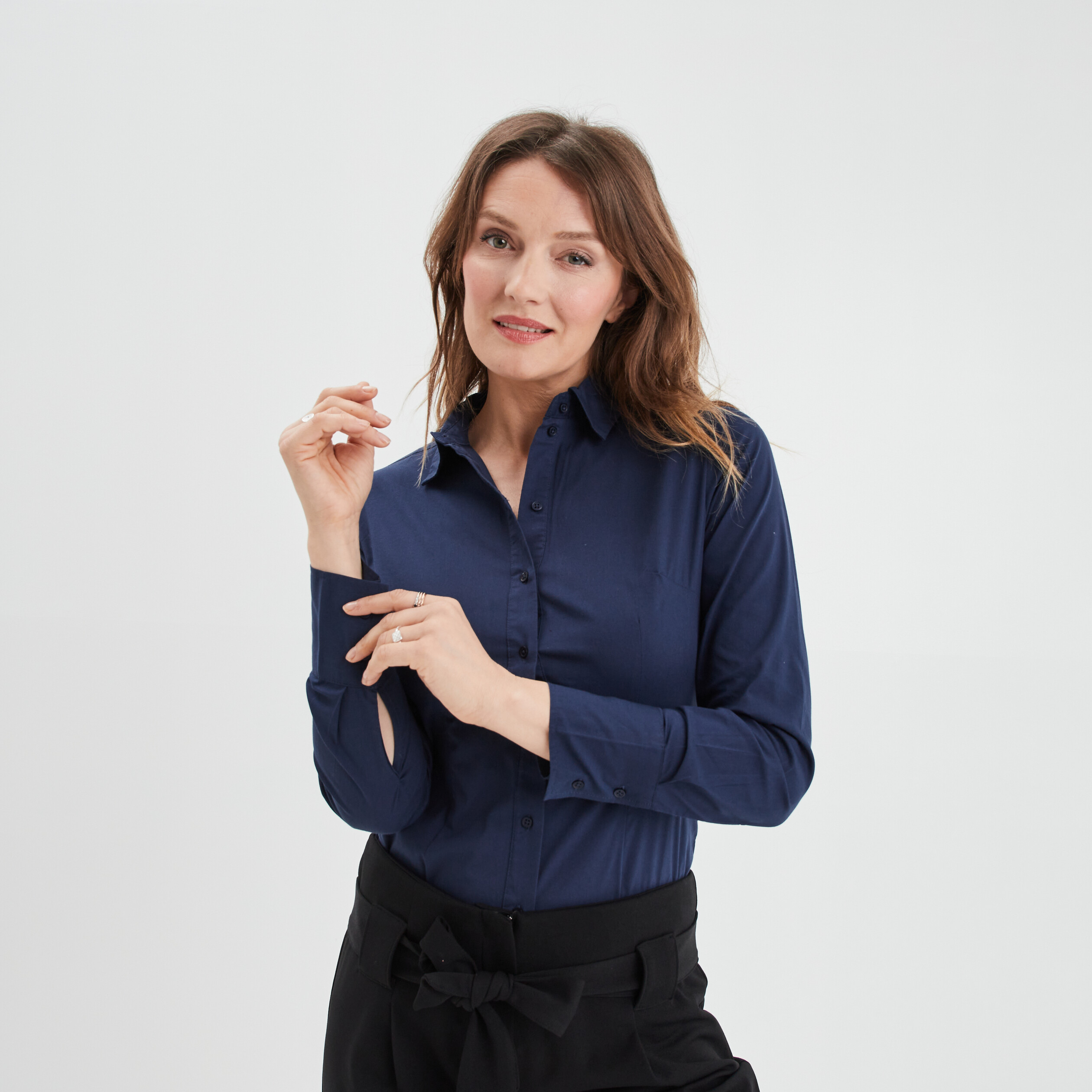 Chemise cintrée manches longues bleu marine femme | La Halle