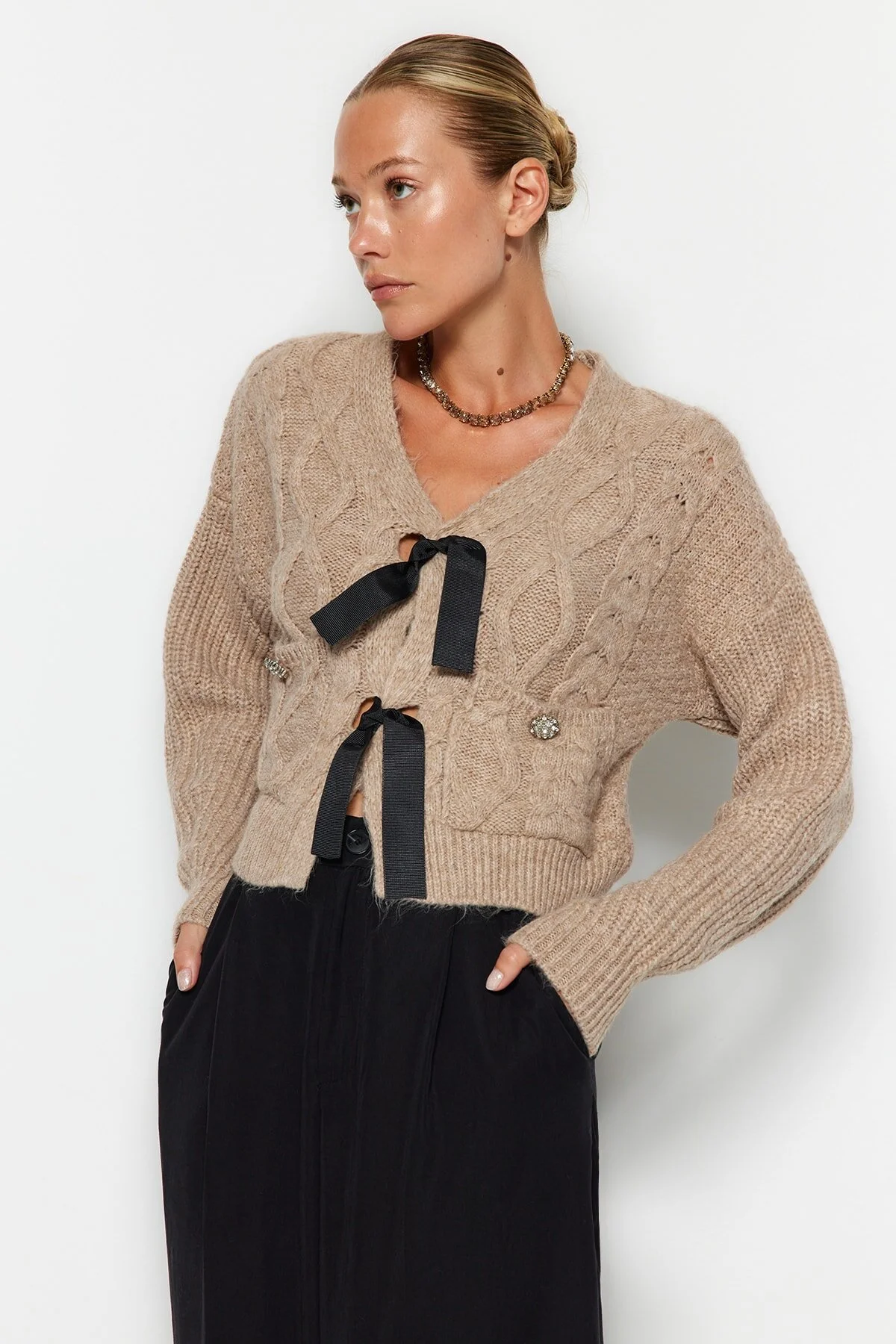 Trendyol Collection  Beigefarbener, weich strukturierter Haarstrickpullover TWOAW22KZ1947