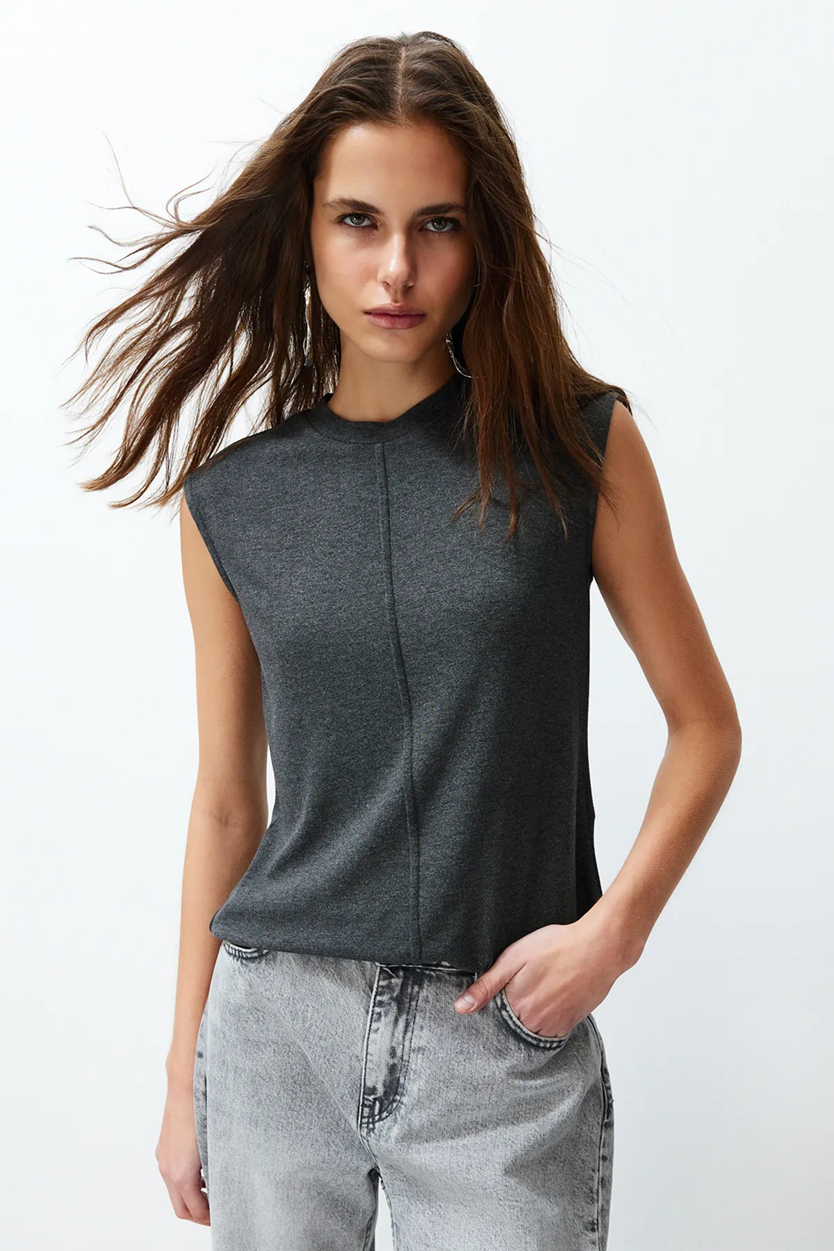 Trendyol Collection  Anthrazitfarbene Viskose/weicher Stoff Taillierte/Flexible Strickbluse TWOSS24BZ00432