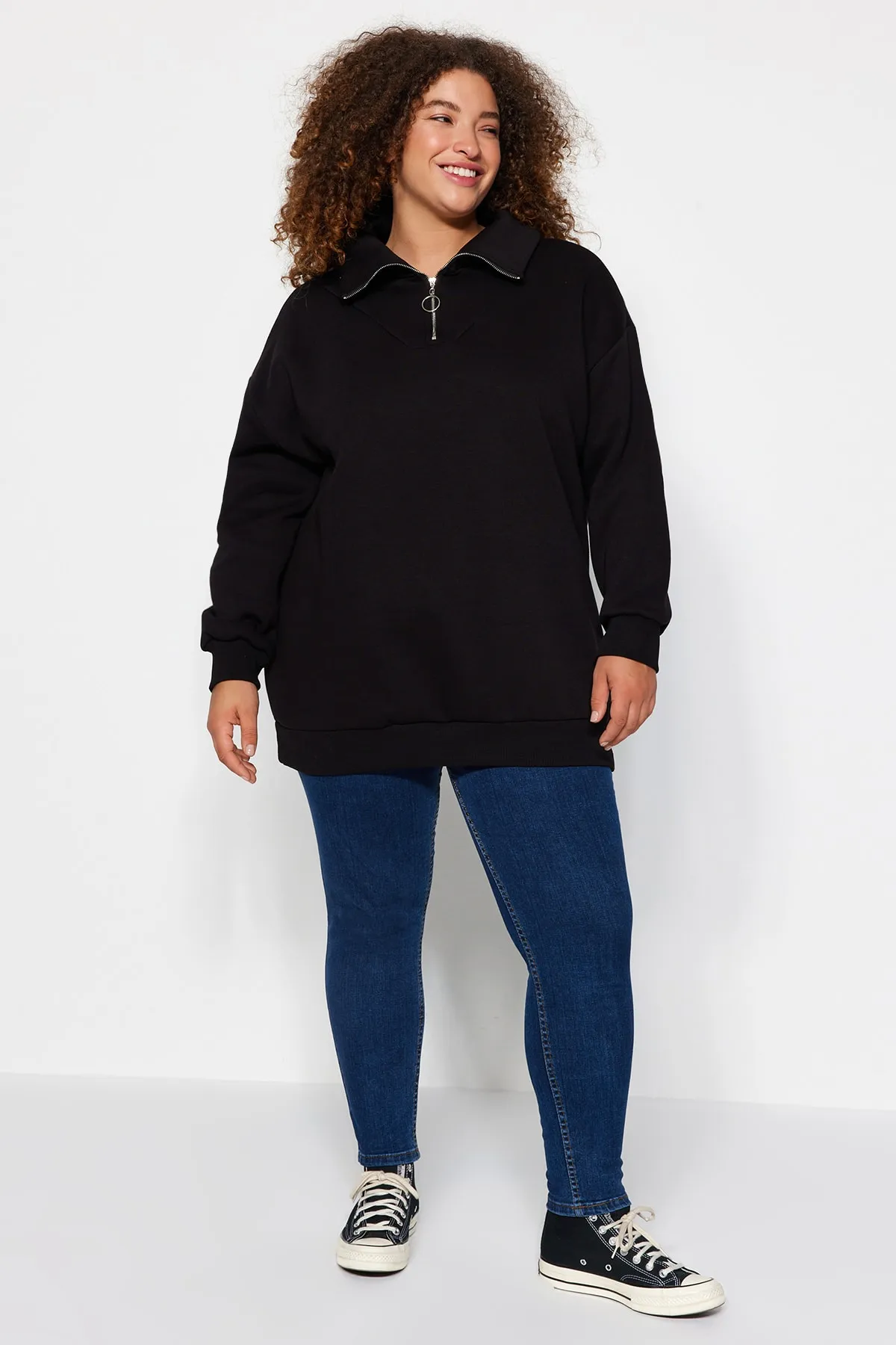 Trendyol Curve  Schwarzes, dickes Fleece-Innenseite-Strick-Sweatshirt mit Reißverschluss TBBAW24AO00017