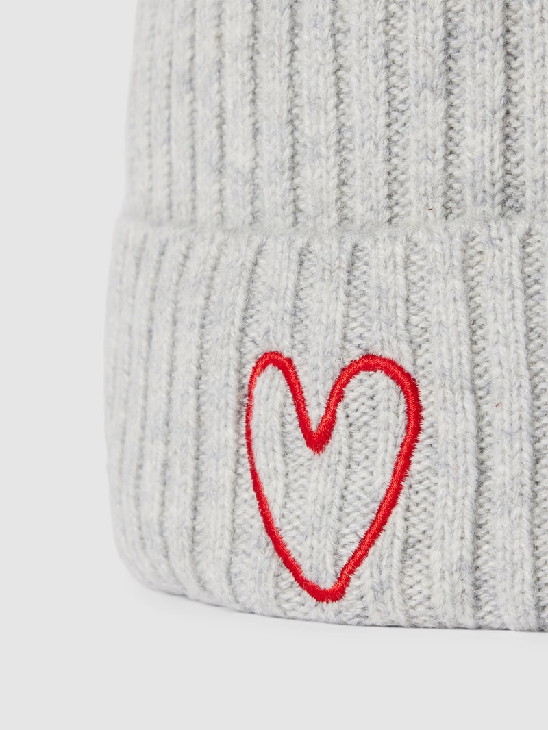 Beanie mit Motiv-Stitching in hellgrau meliert