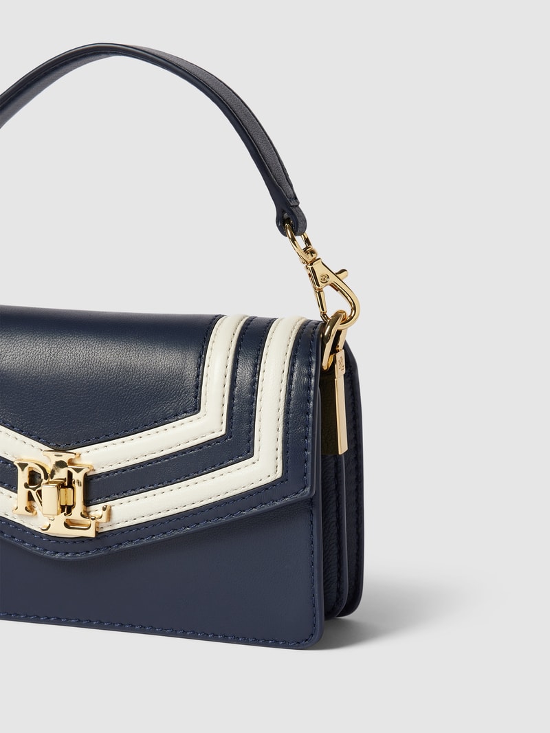 Umhängetasche mit Label-Applikation Modell 'TAYLER' in marineblau