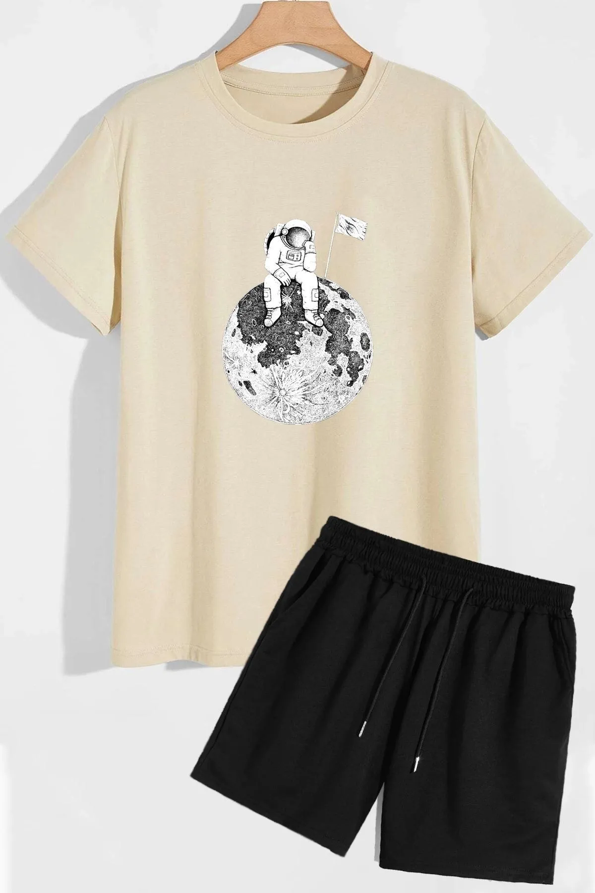 trendypassion  Shorts-T-Shirt-Trainingsanzug-Set mit Weltraum-Thema