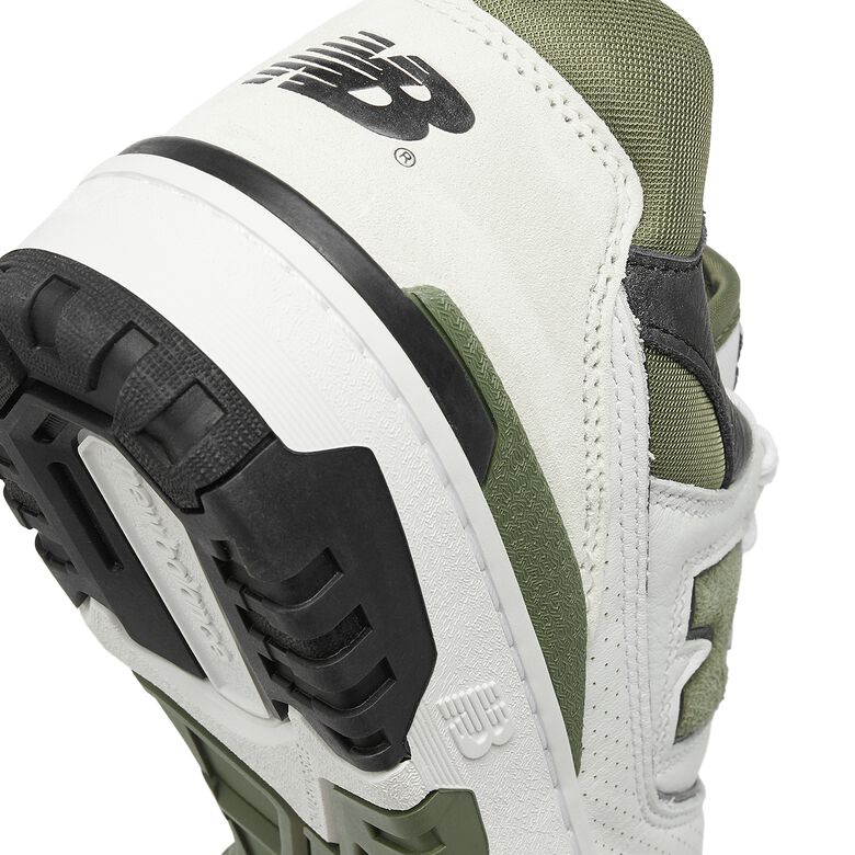 New Balance BB550DOB white/dark olivine/black