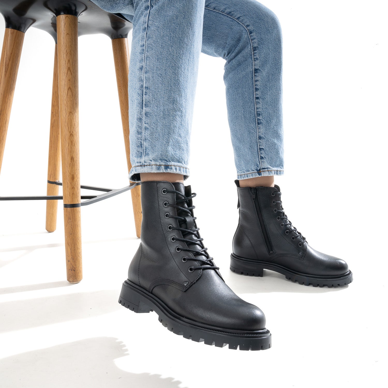 Boots à lacet TEXTO noir cuir à semelle crantée