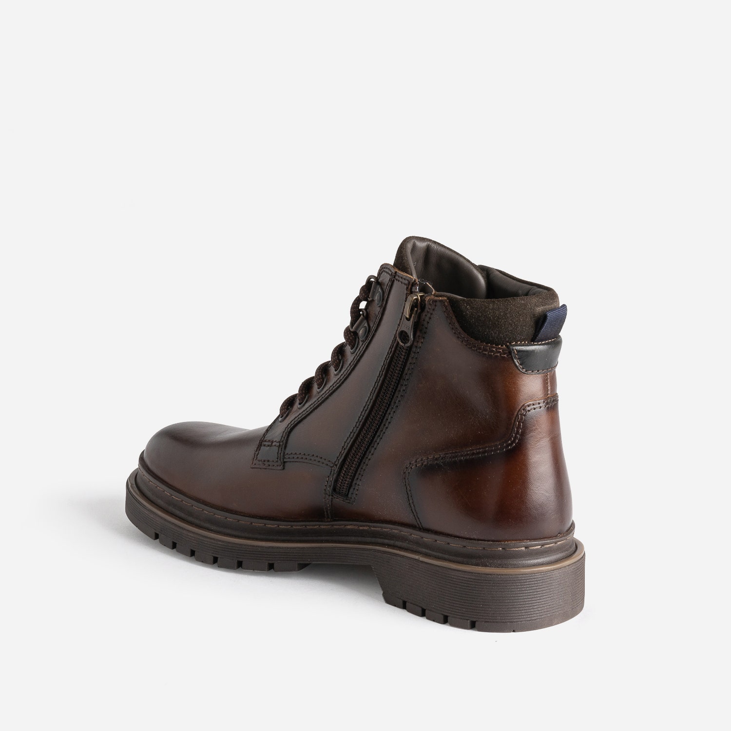 Boots à lacet marron en cuir semelle crantée