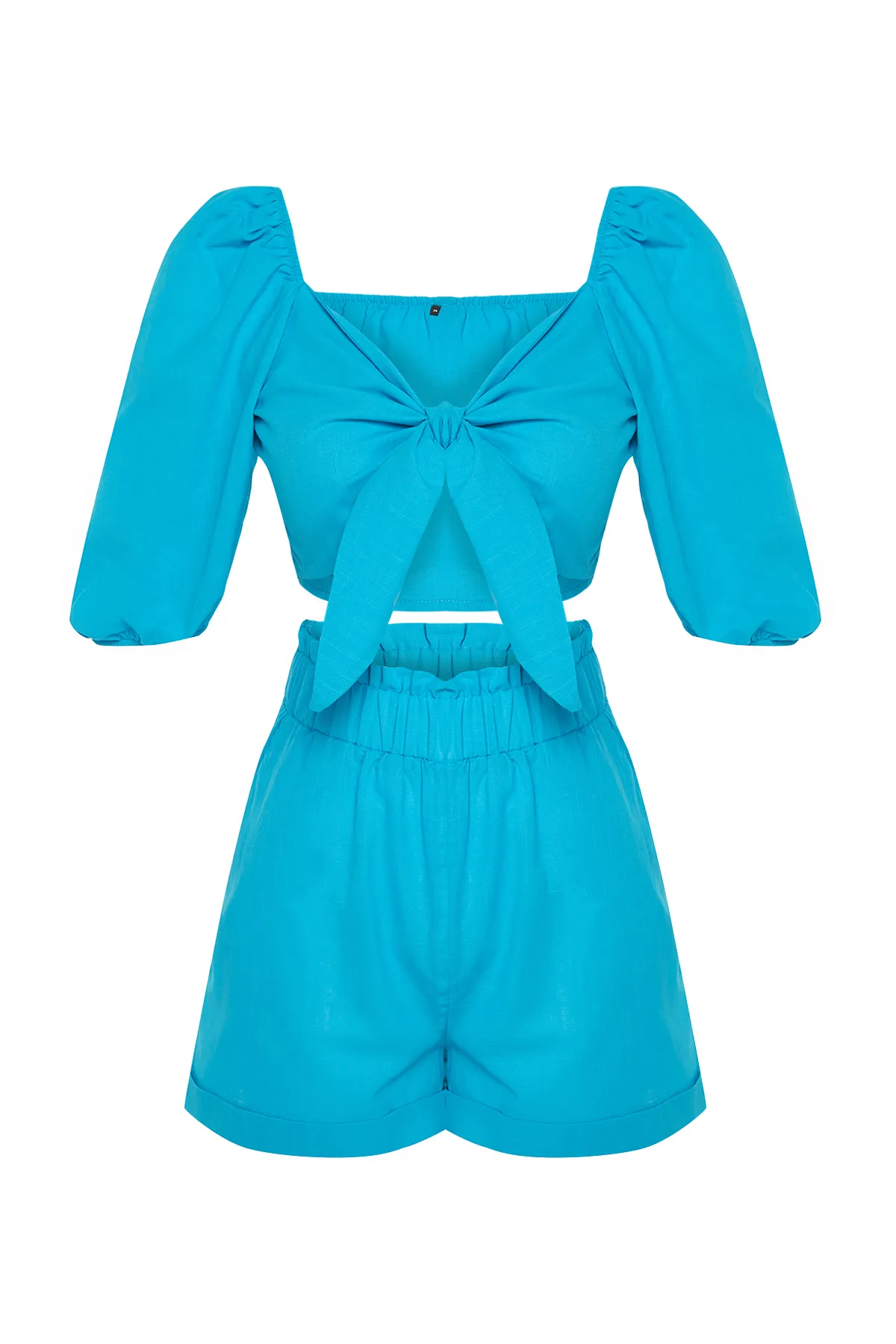 Trendyol Collection  Blaues Set aus Bluse und Shorts mit Volant und gewebtem Unterteil und Oberteil TWOSS24AU00045