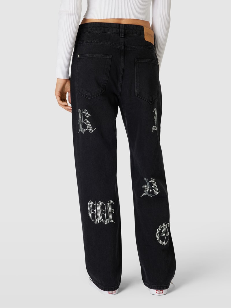 Jeans mit Strasssteinbesatz in schwarz