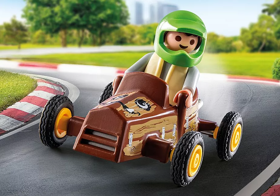 Kind mit Kart