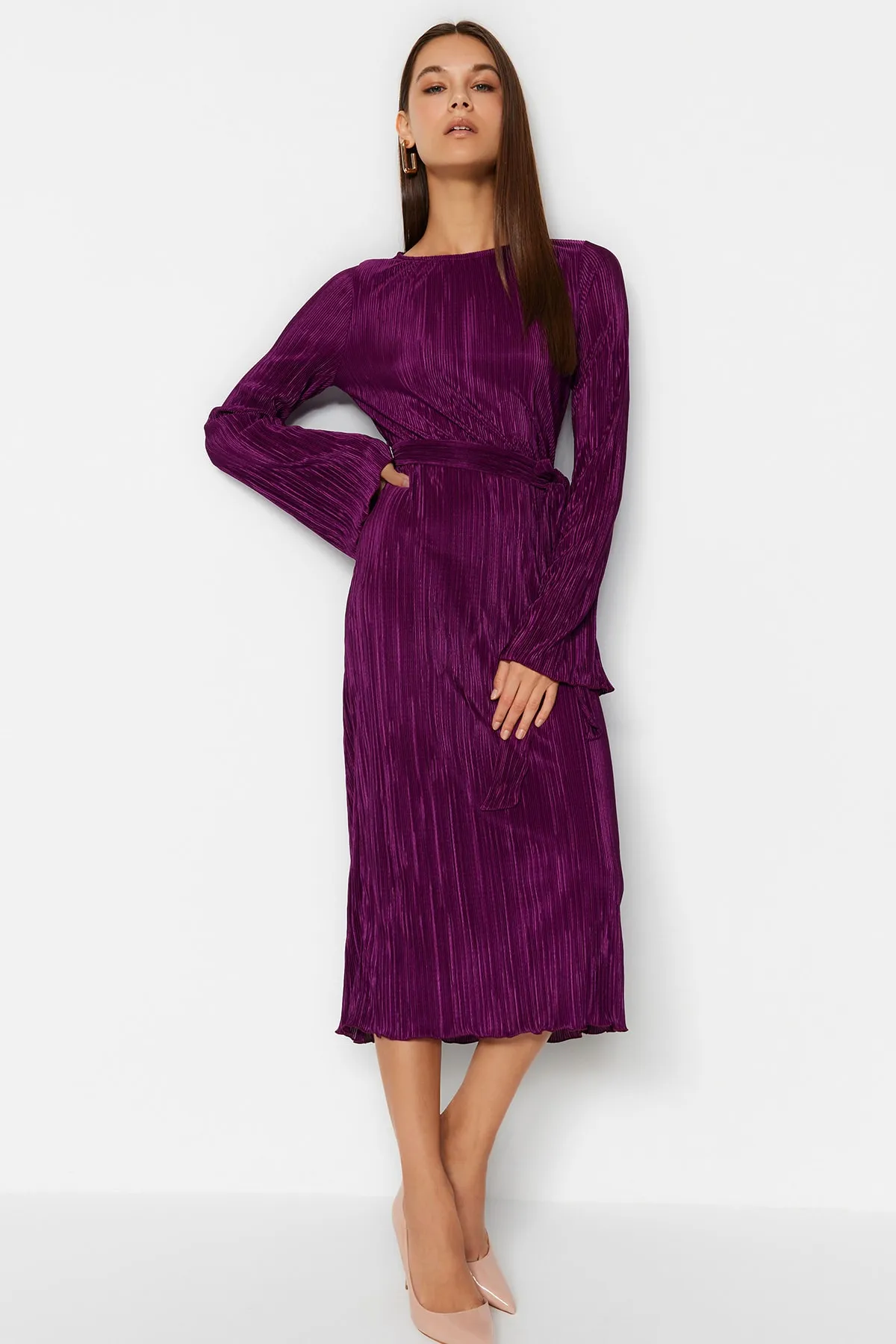 Trendyol Collection  Lila Premium-Faltenstoff, ausgestellte Ärmel, detailliertes A-Linien-Midi-Strickkleid TWOAW24EL00125