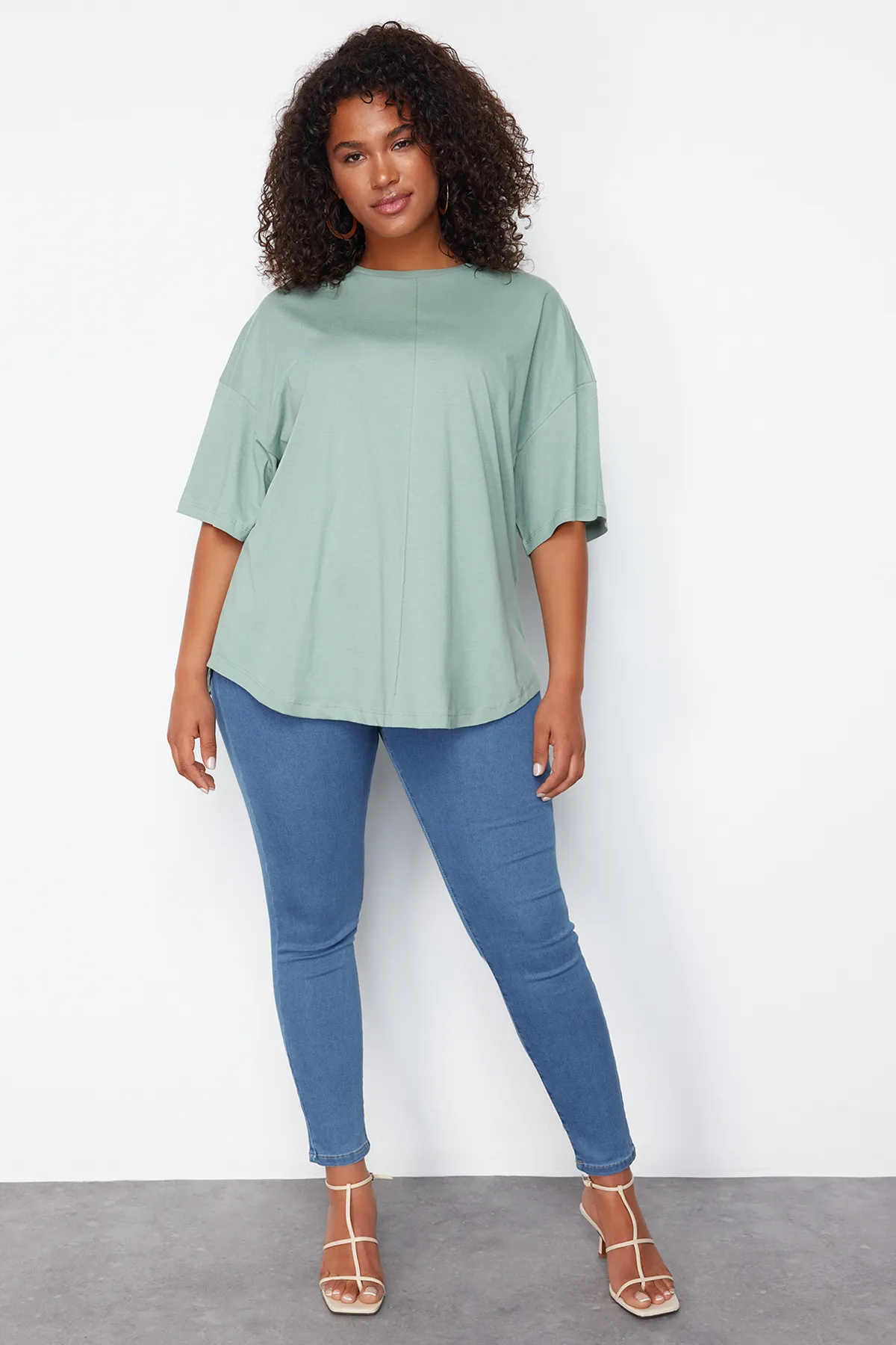 Trendyol Curve  Mintgrünes, übergroßes Strick-T-Shirt aus 100 % Baumwolle, nachhaltiger TBBSS24BF00050