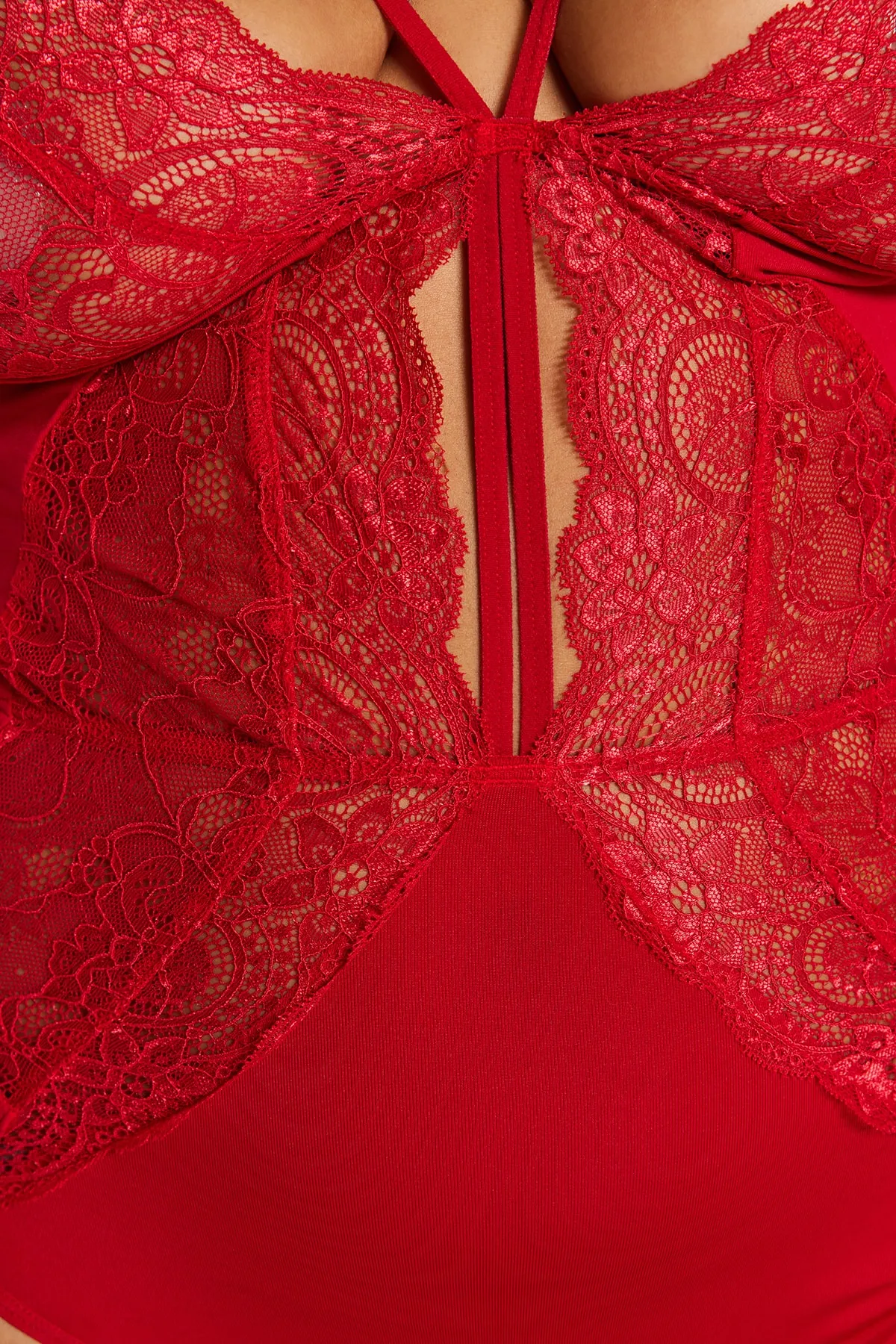 Trendyol Curve  Roter Spitzen-Body mit Details TBBSS23CS00000