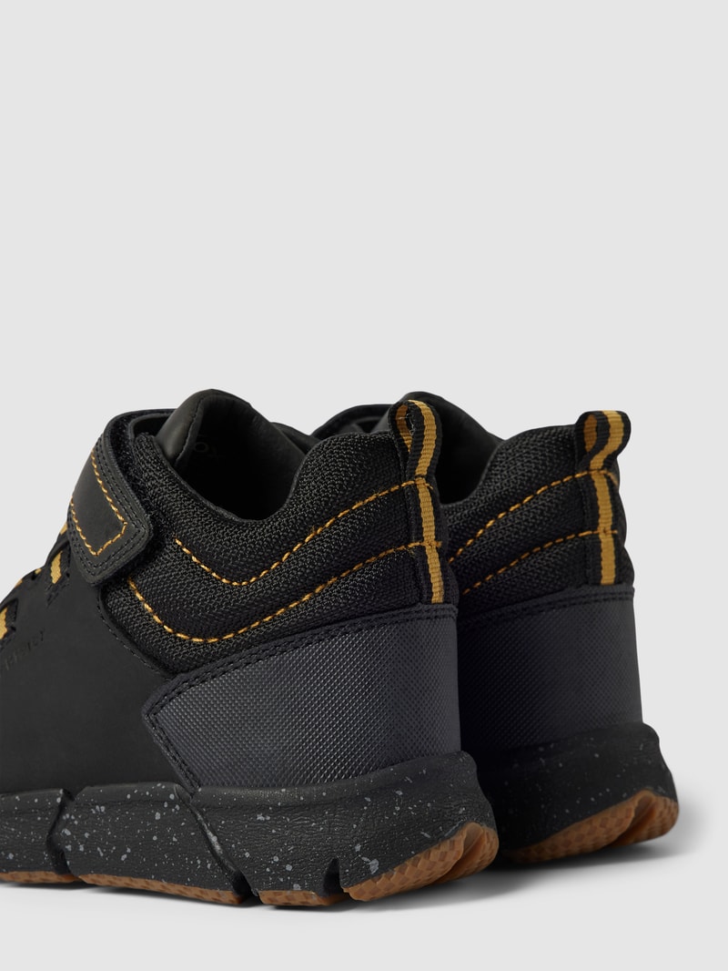 High Top Sneaker mit Kontrastbesatz in schwarz