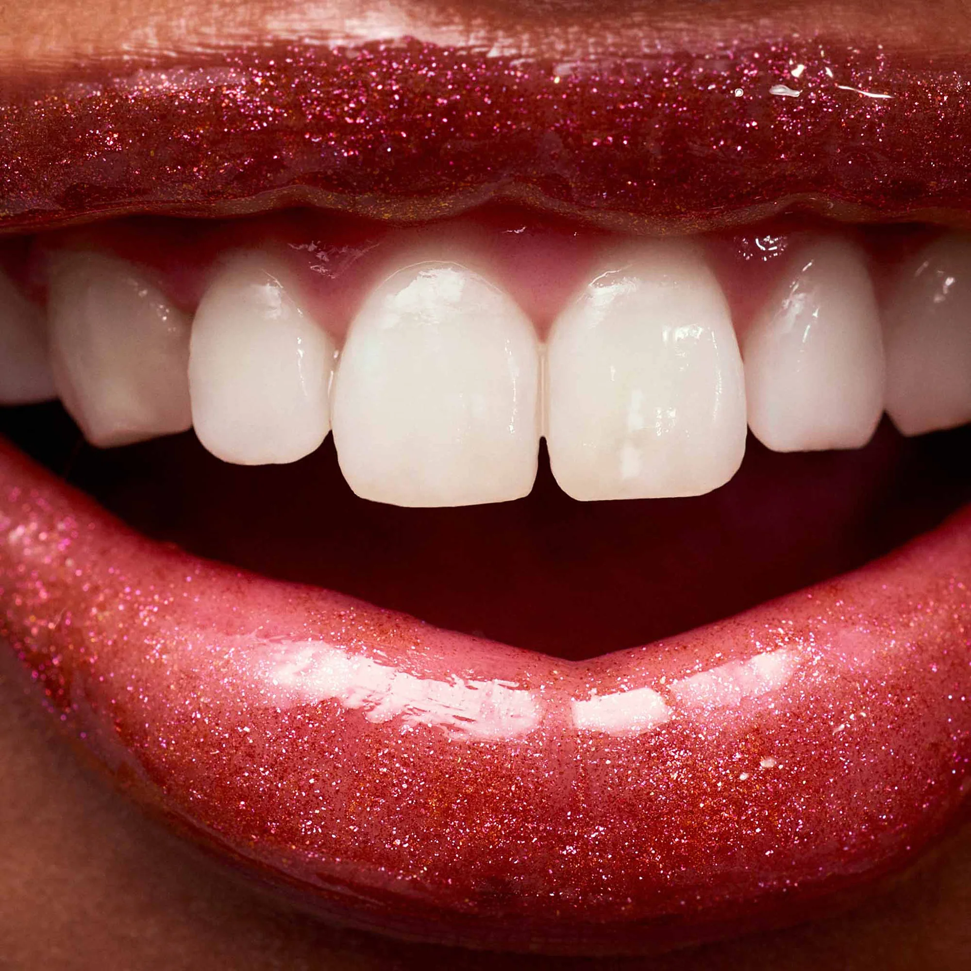 Brillo labial con purpurina 3D