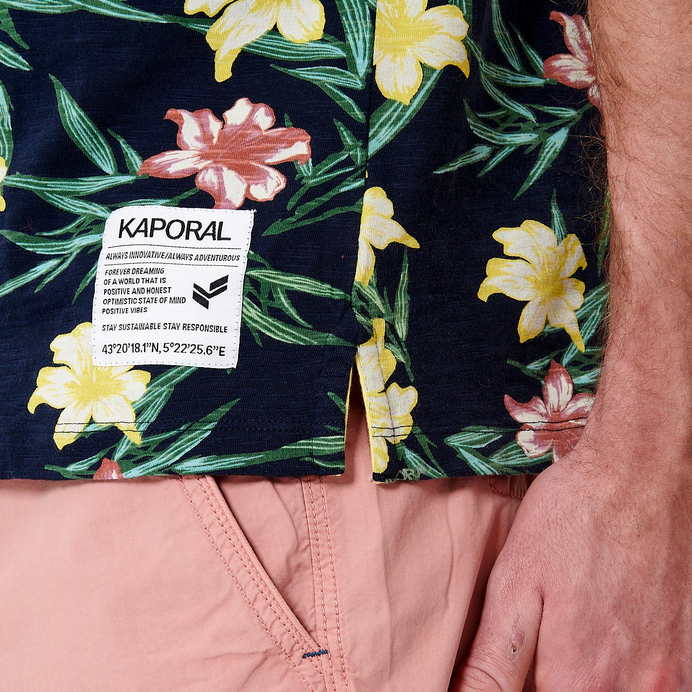 NEVER  Polo fleuri bleu Homme en 100% coton