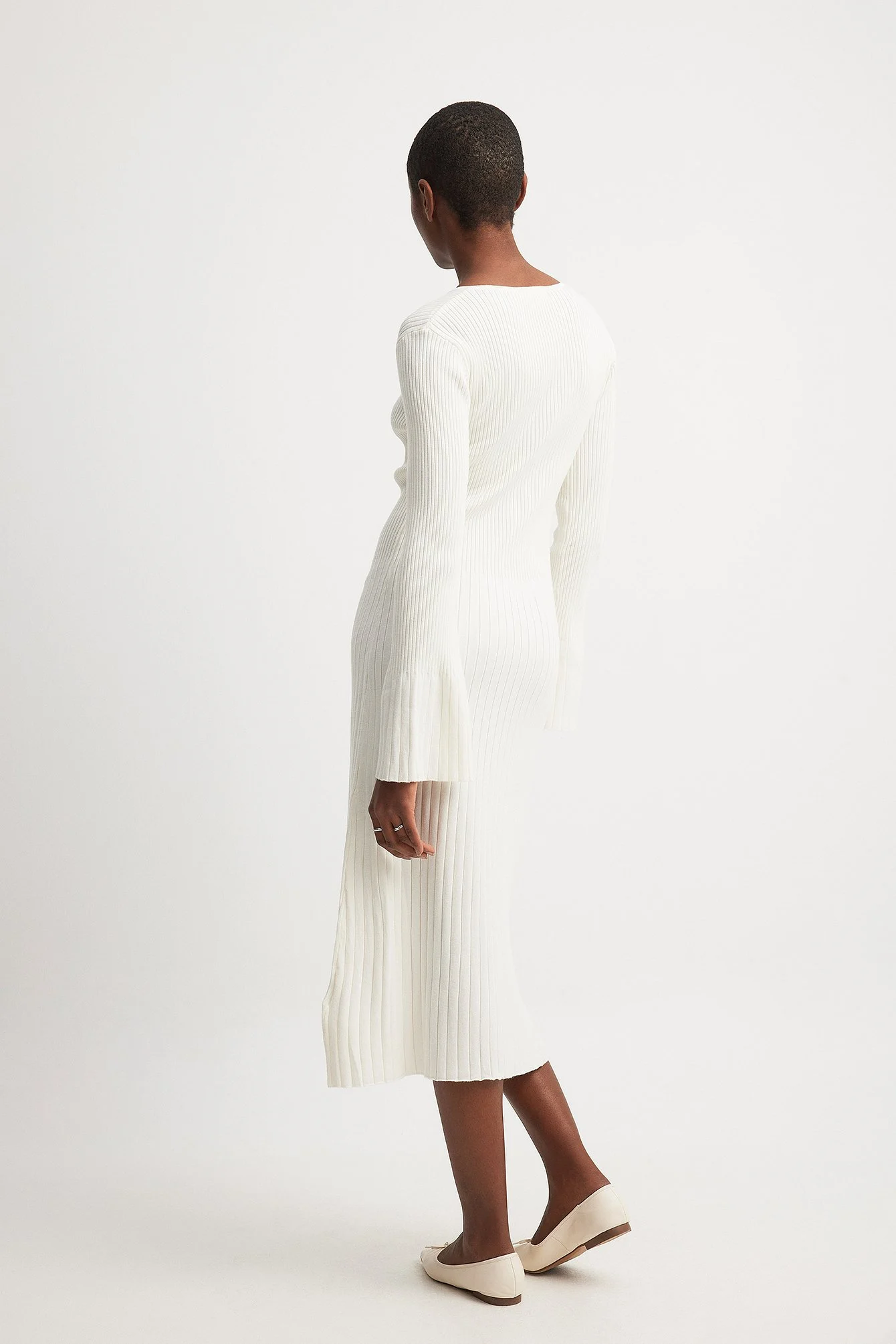 Geripptes Strick-Midikleid