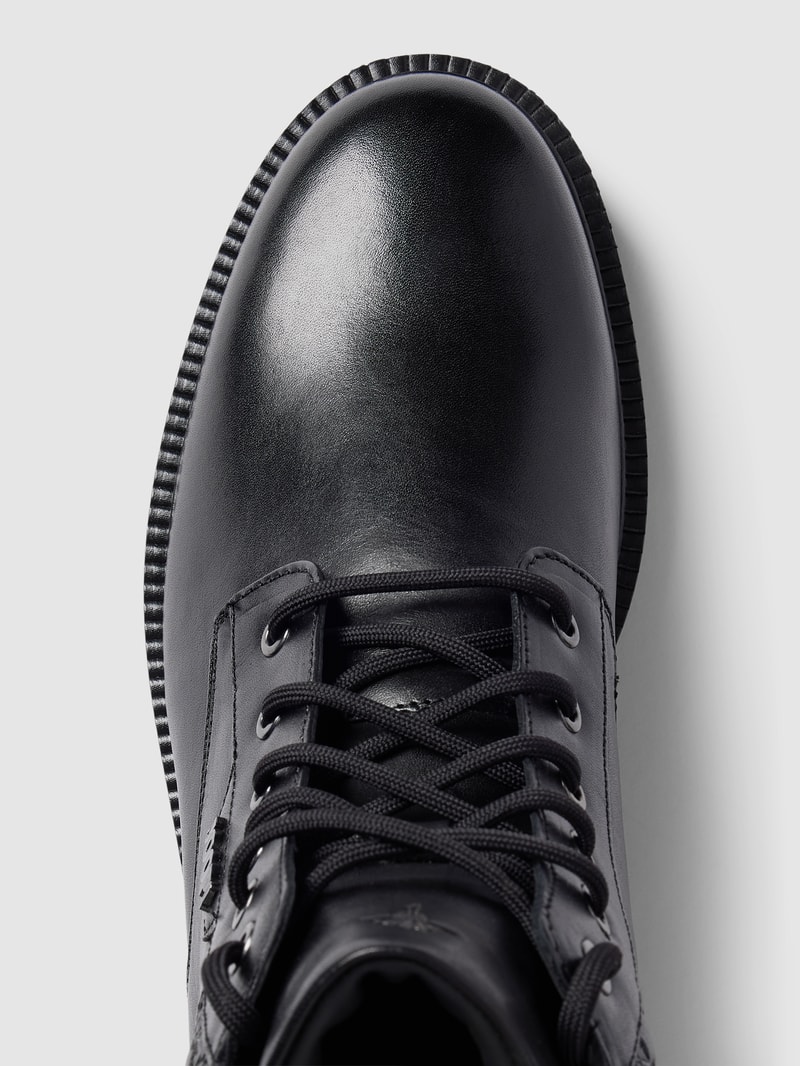 Schnürboots mit Label-Details in schwarz