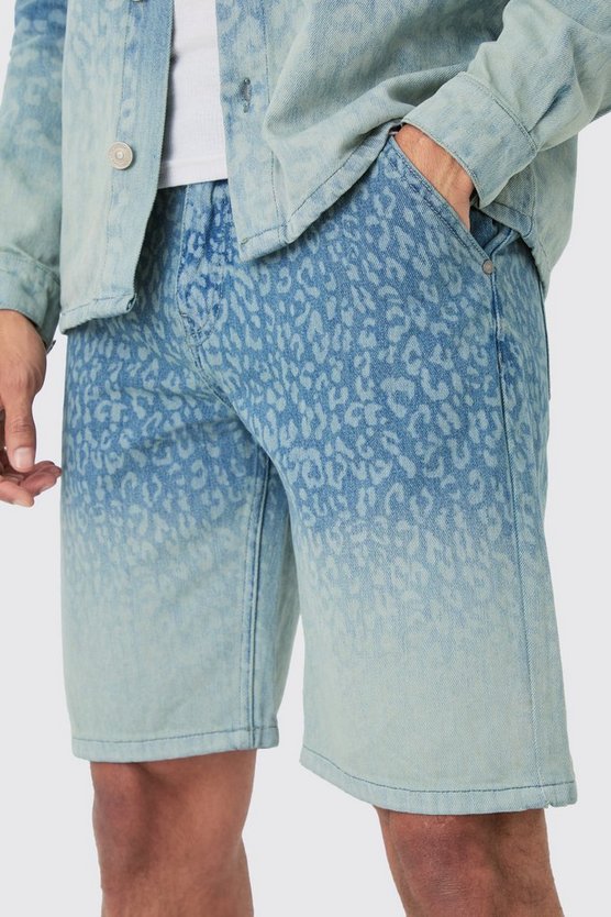 Lockere Jeansshorts mit Leopardenprint in Hellblau