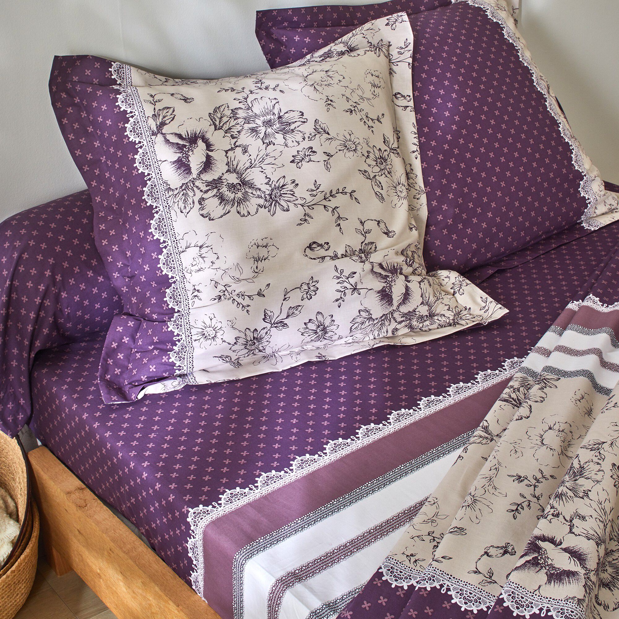 Linge de lit Gabrielle en flanelle imprimé fleurs et dentelle
