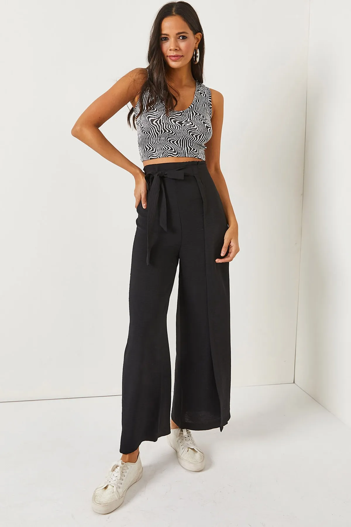 Olalook  Schwarze Palazzo-Hose mit Wickeldetails und Krawatte, PNT-19000199