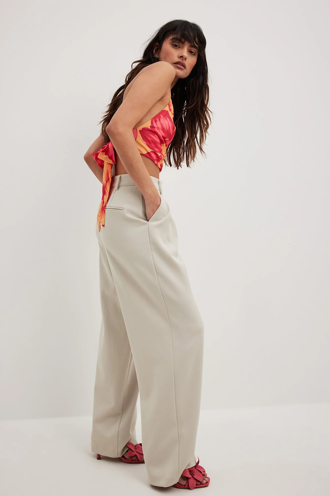 Neckholder-Top mit Wasserfallausschnitt