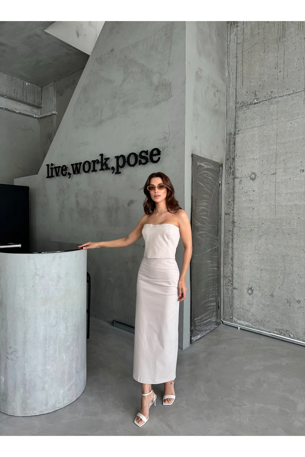 Laluvia  Cremefarbenes Midirock-Bustier-Set mit Reißverschlussdetail auf der Rückseite
