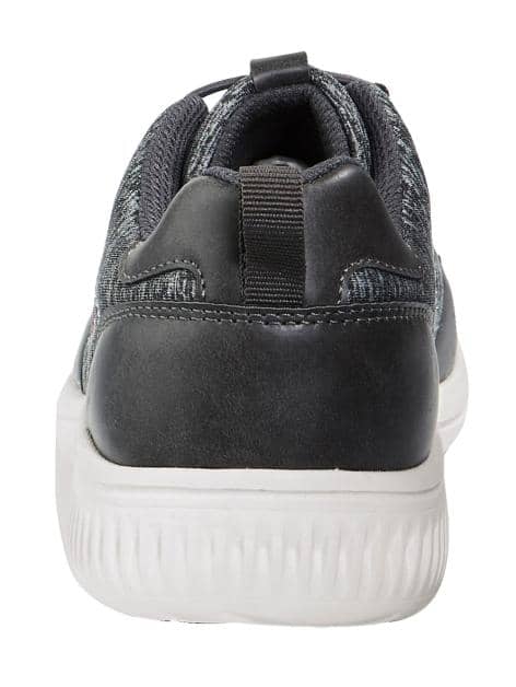 Slipper mit elastischen Schnürsenkel