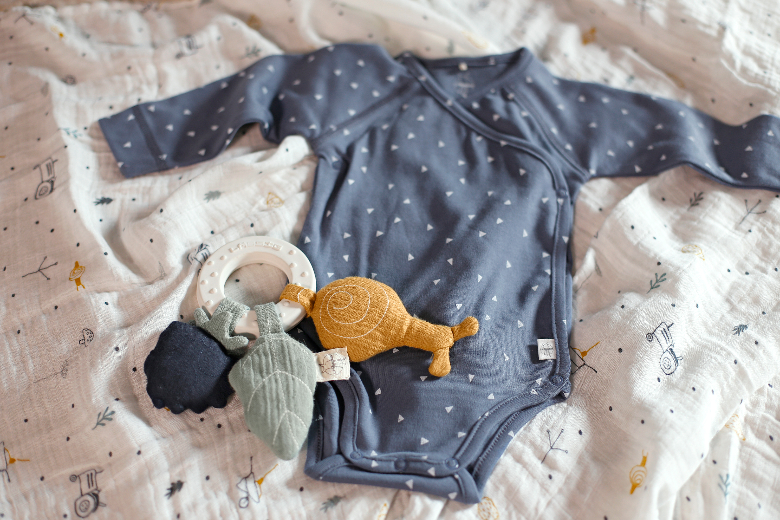 Baby Body langarm - Bio Baumwolle, Dreiecke, Blau