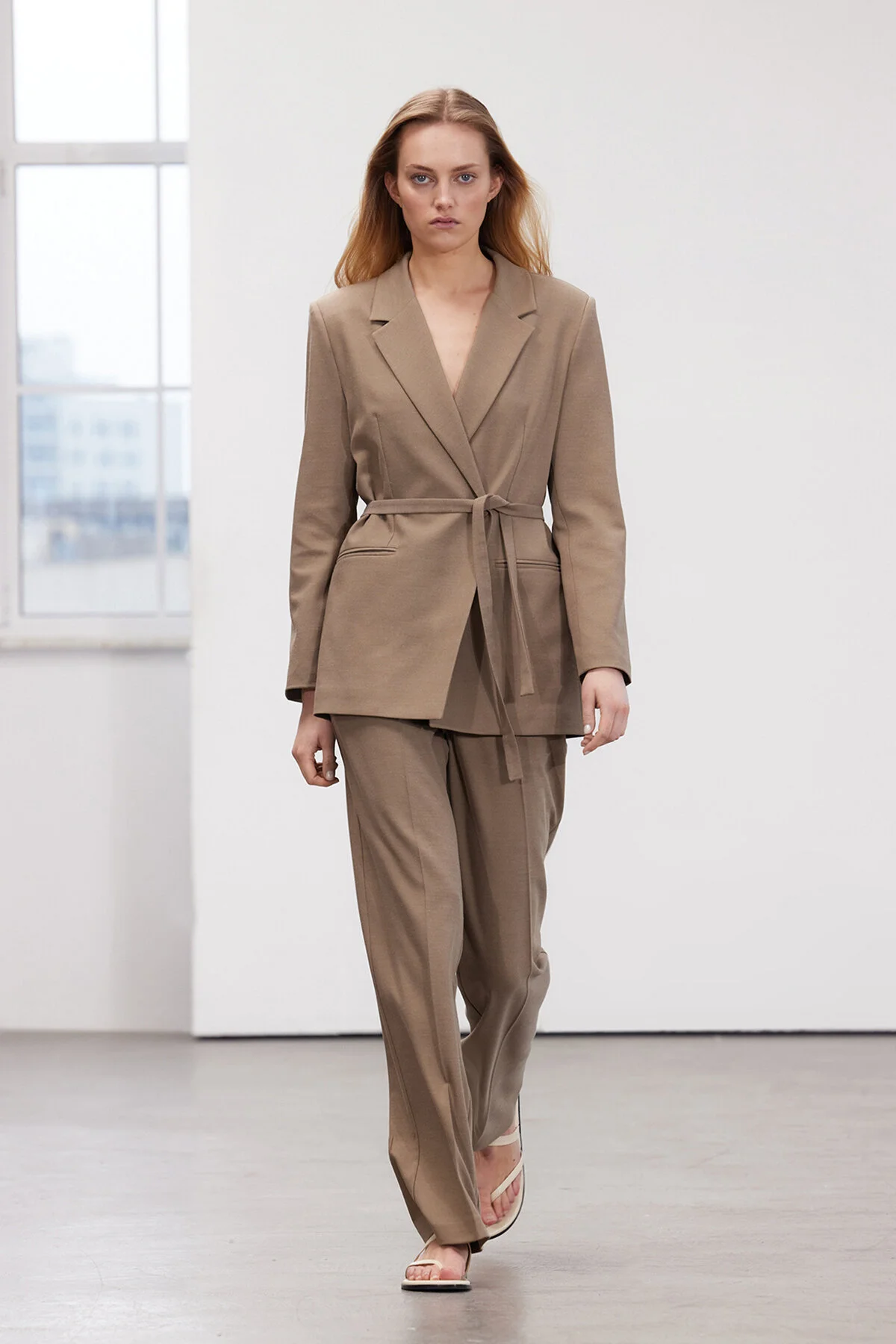 Trendyol Collection  Steingewebte Hose in limitierter Auflage TWOSS24PL00105