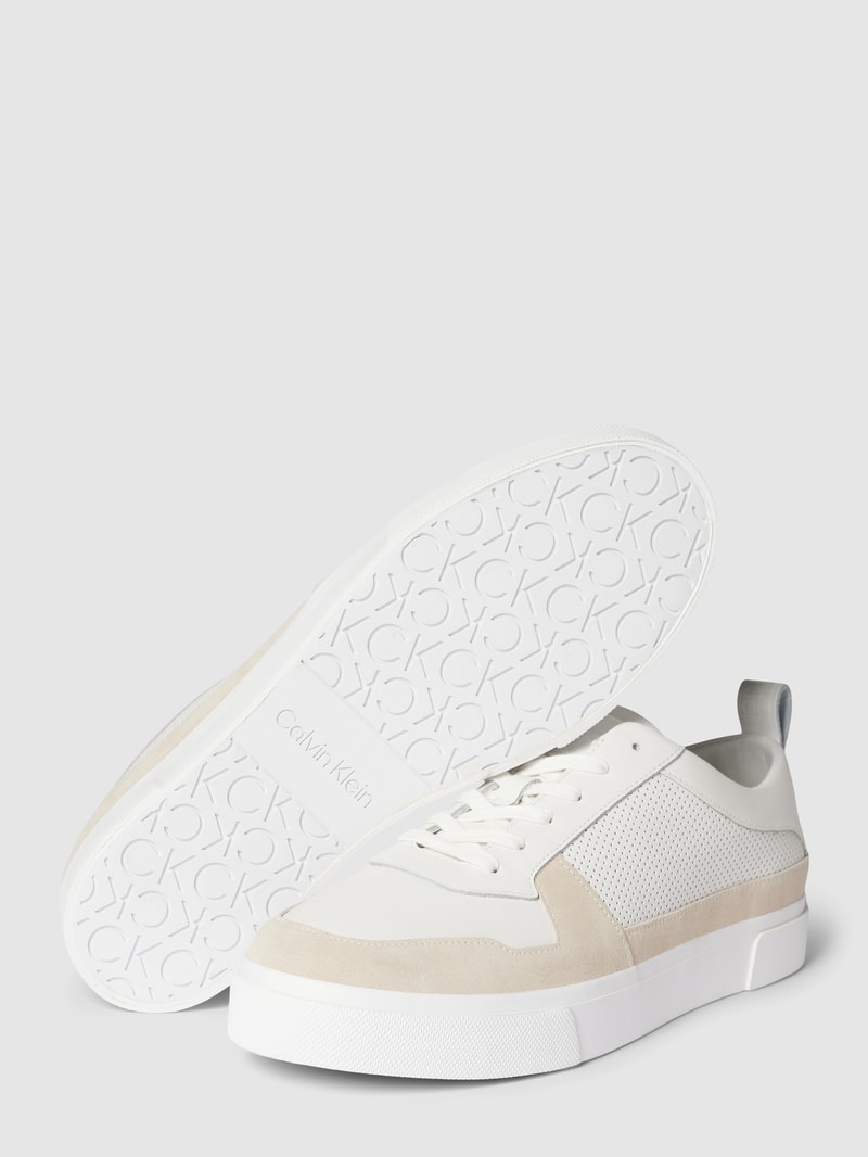 Sneaker mit Label-Details in weiß