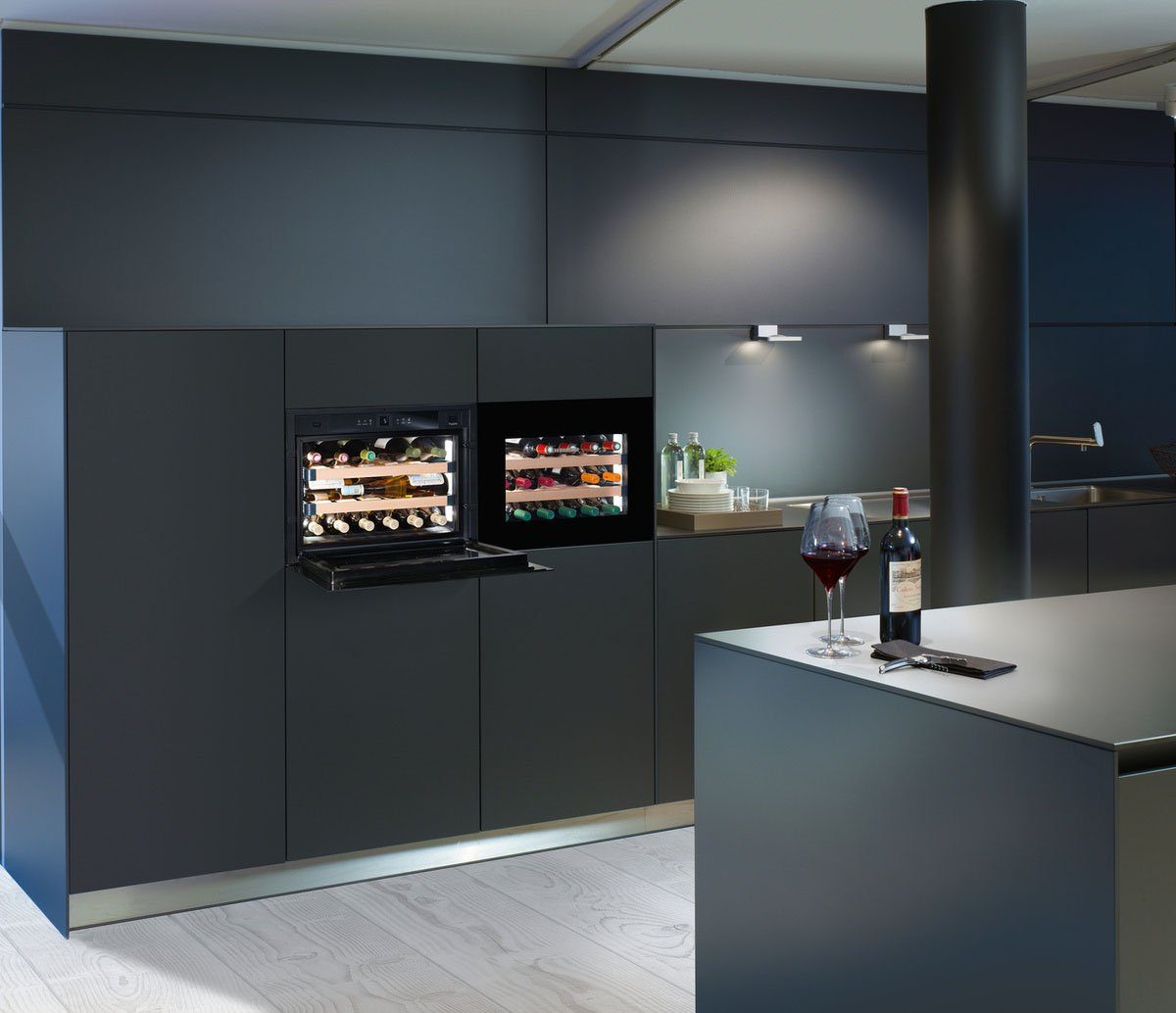 Liebherr Einbauweinkühlschrank WKEgb 582 GrandCru, für 18 Standardflaschen á 0,75l,FreshAir Aktivkohlefilter, Kindersicherung