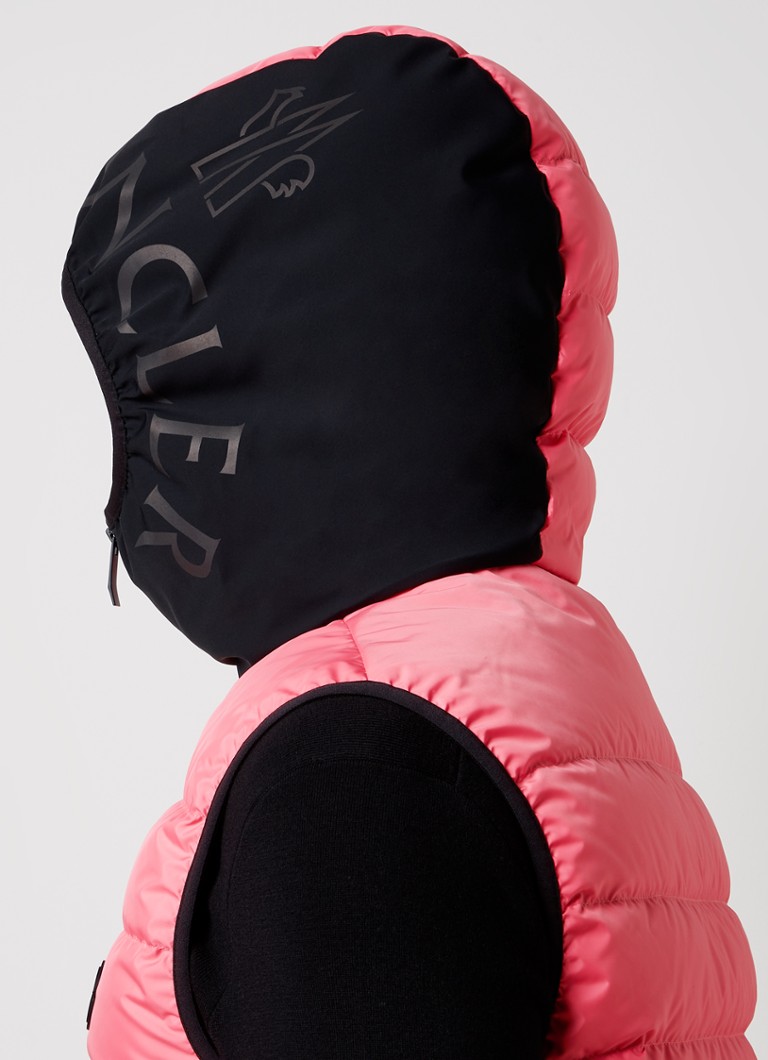 Jachetă matlasată Moncler Nubiera cu glugă, umplută cu puf de gâscă.