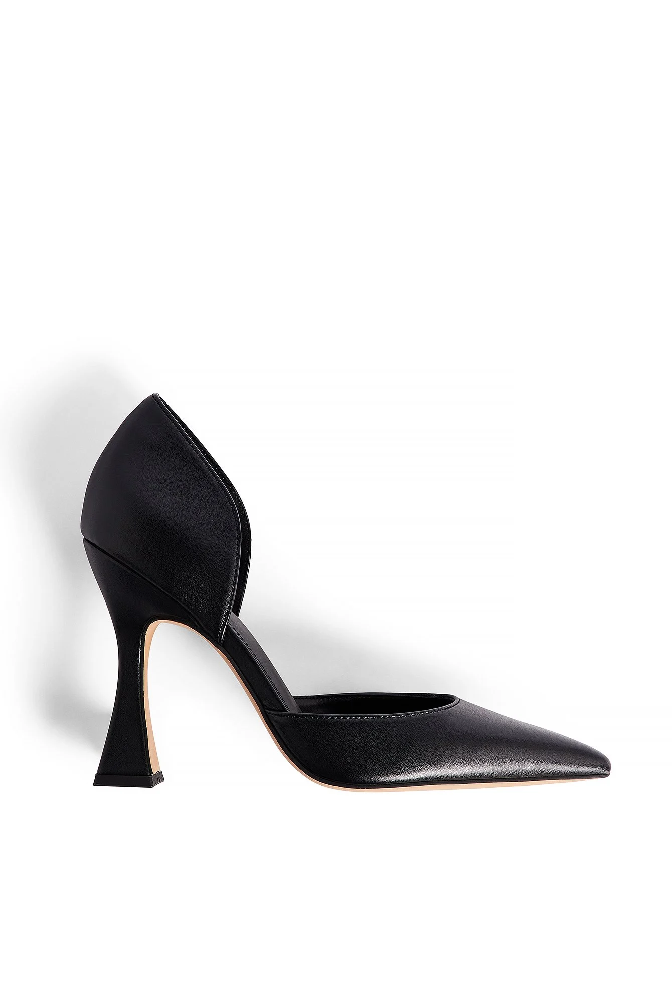 Pumps mit quadratischem Sanduhrabsatz