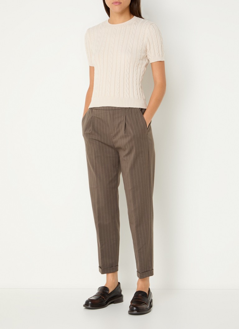 Pantaloni scurți Benetton cu talie înaltă și bretele delicate, croiți pe silueta.