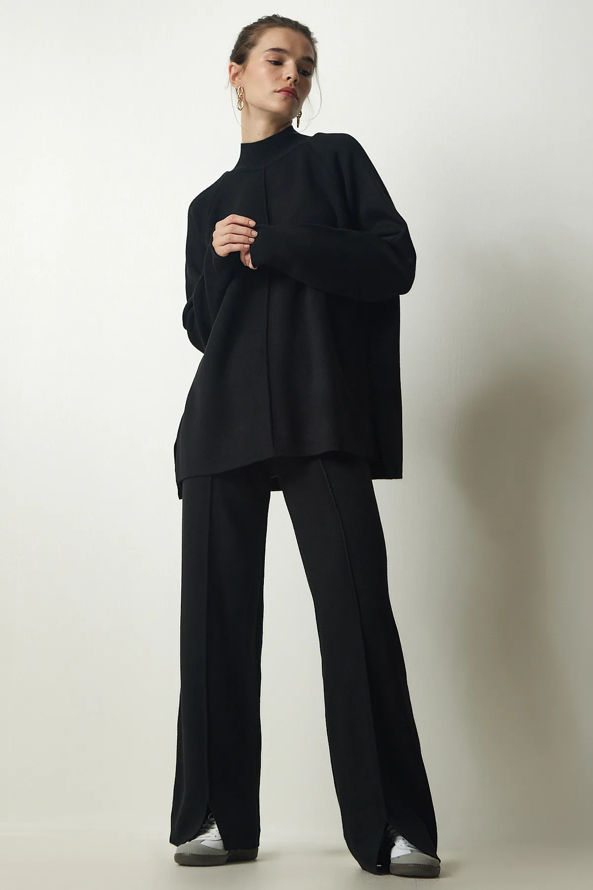 Happiness İstanbul  Stilvolles schwarzes Strick-Sweatshirt-Hosen-Set für Damen MU00012
