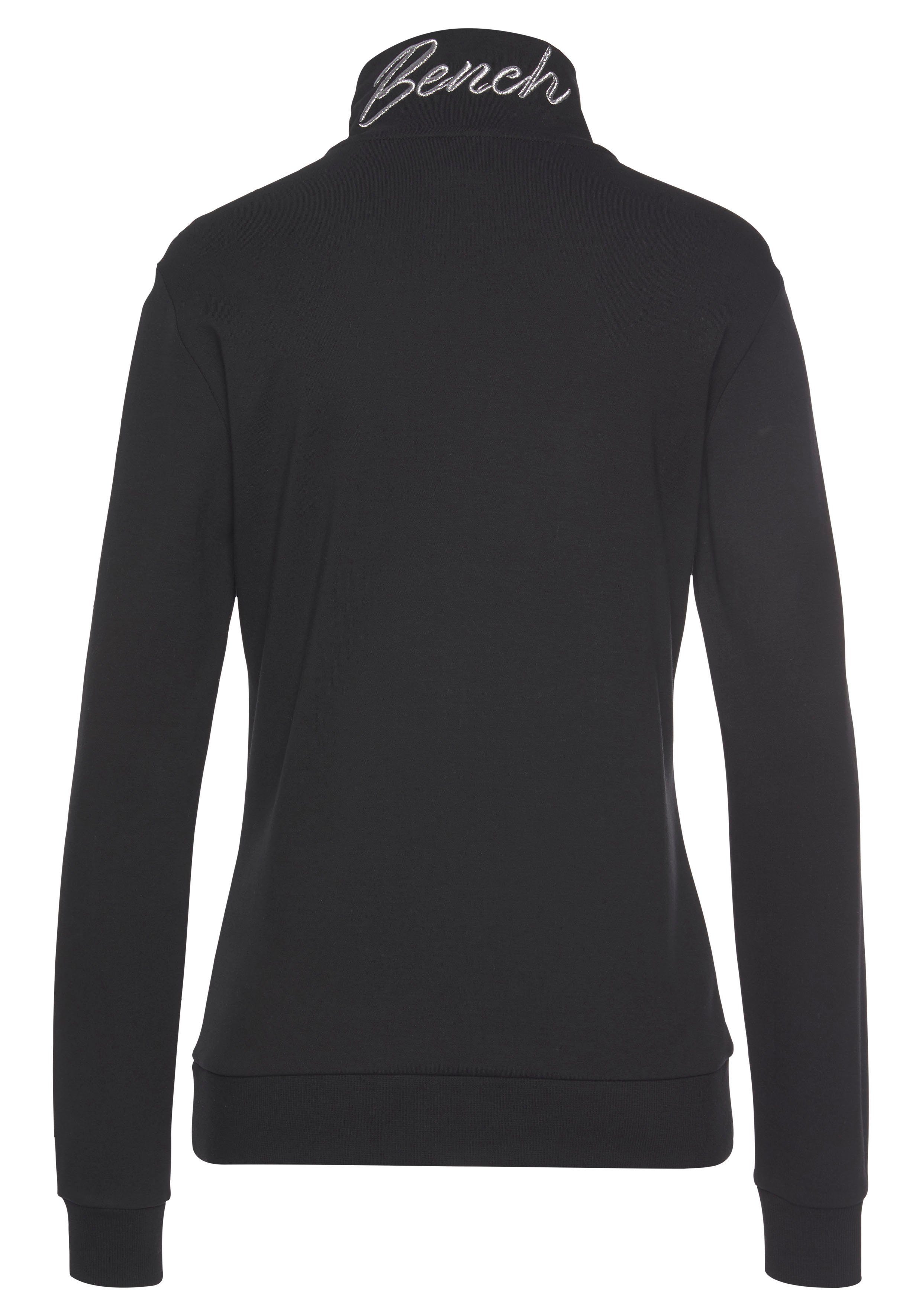 Bench. Loungewear Sweatjacke mit glänzender Logostickerei am Stehkragen, Loungeanzug