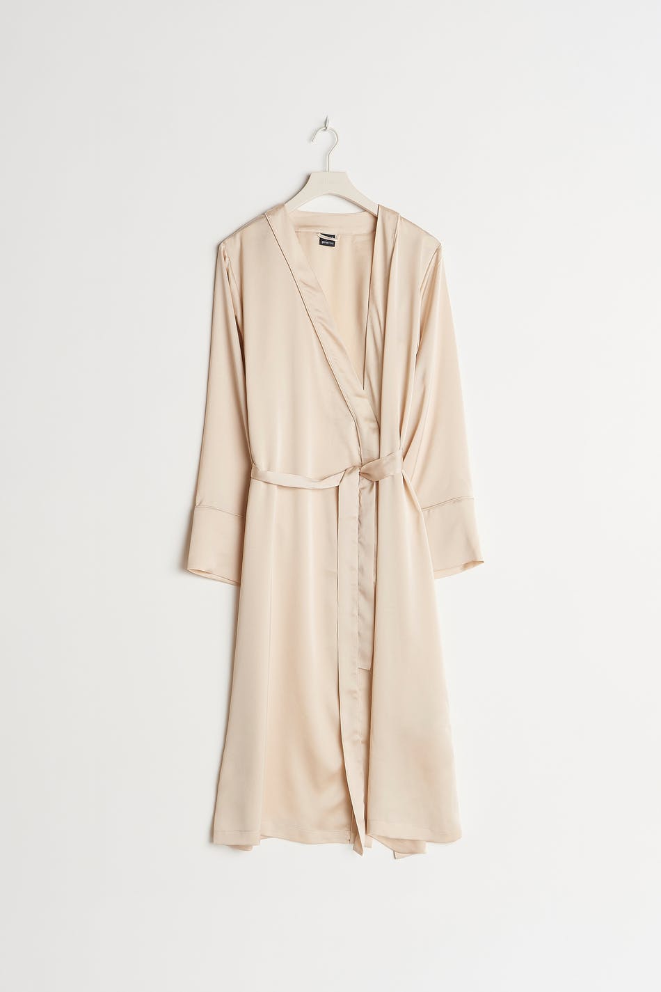 Nicole satin robe