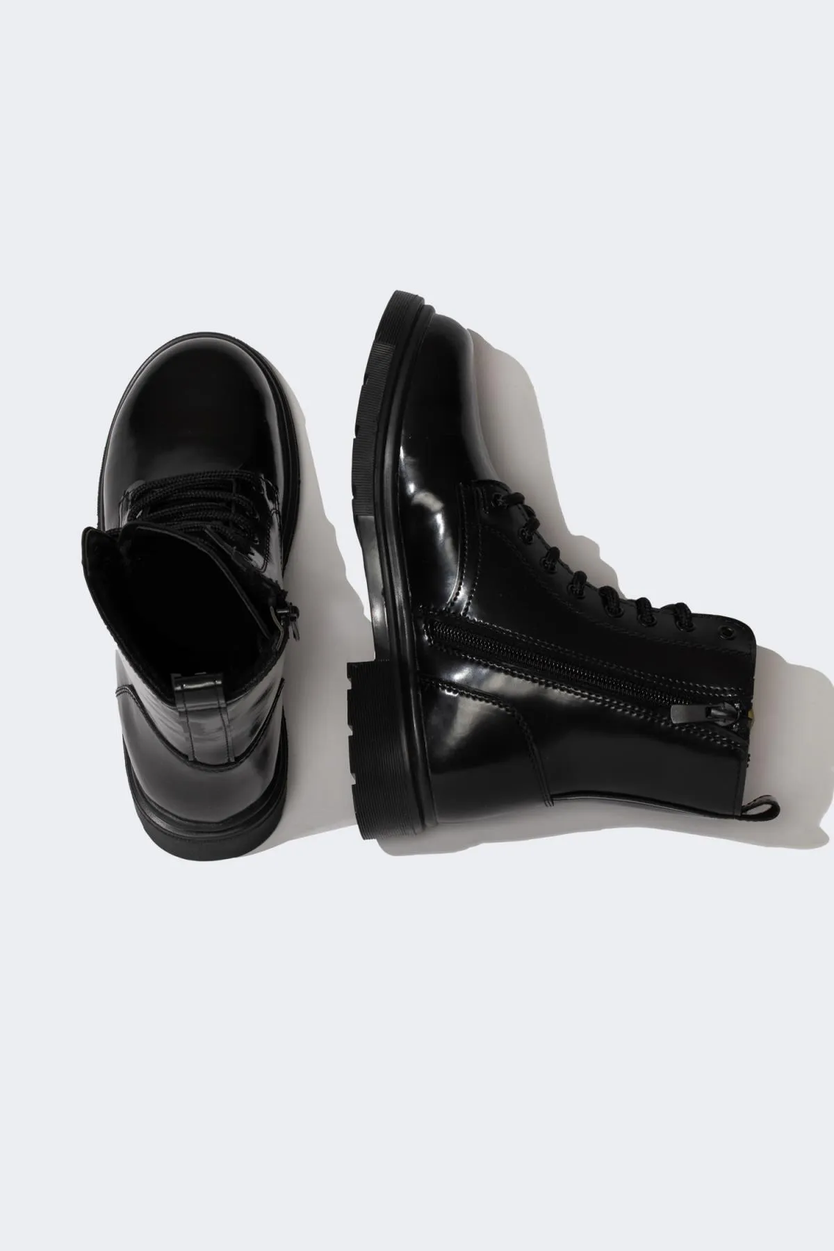 DeFacto  Mädchenstiefel aus Kunstleder mit hoher Sohle - zum Schnüren und mit Reißverschluss A7180a823wn