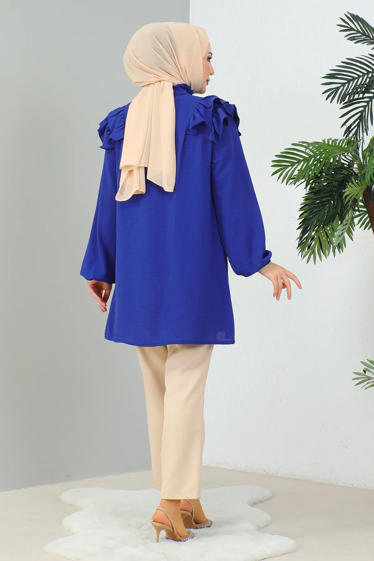 MODAQU  Saks – Blaue Tunika mit Rüschen an den Schultern