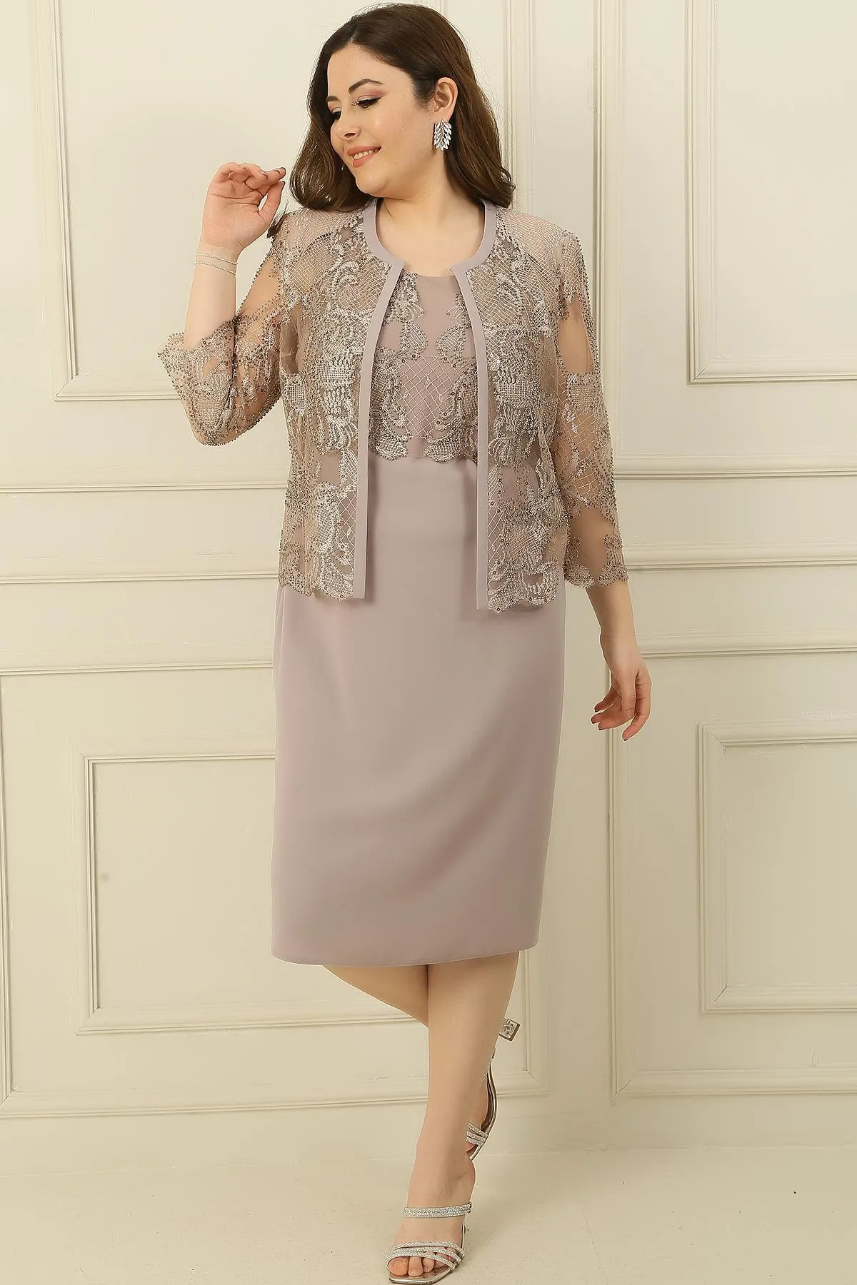 By Saygı  Top mit Pailletten besticktem, gefüttertem Kreppkleid, mit Pailletten bestickter Tülljacke, großes 2-teiliges Set