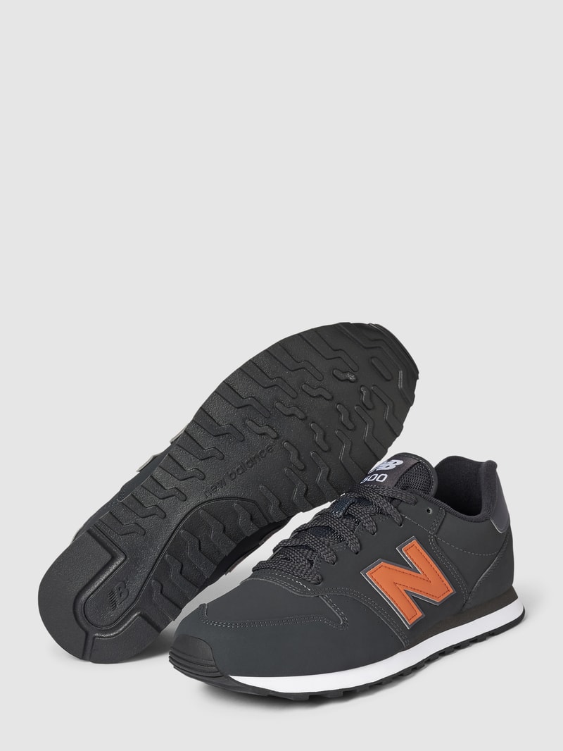 Sneaker mit Label-Detail in schwarz